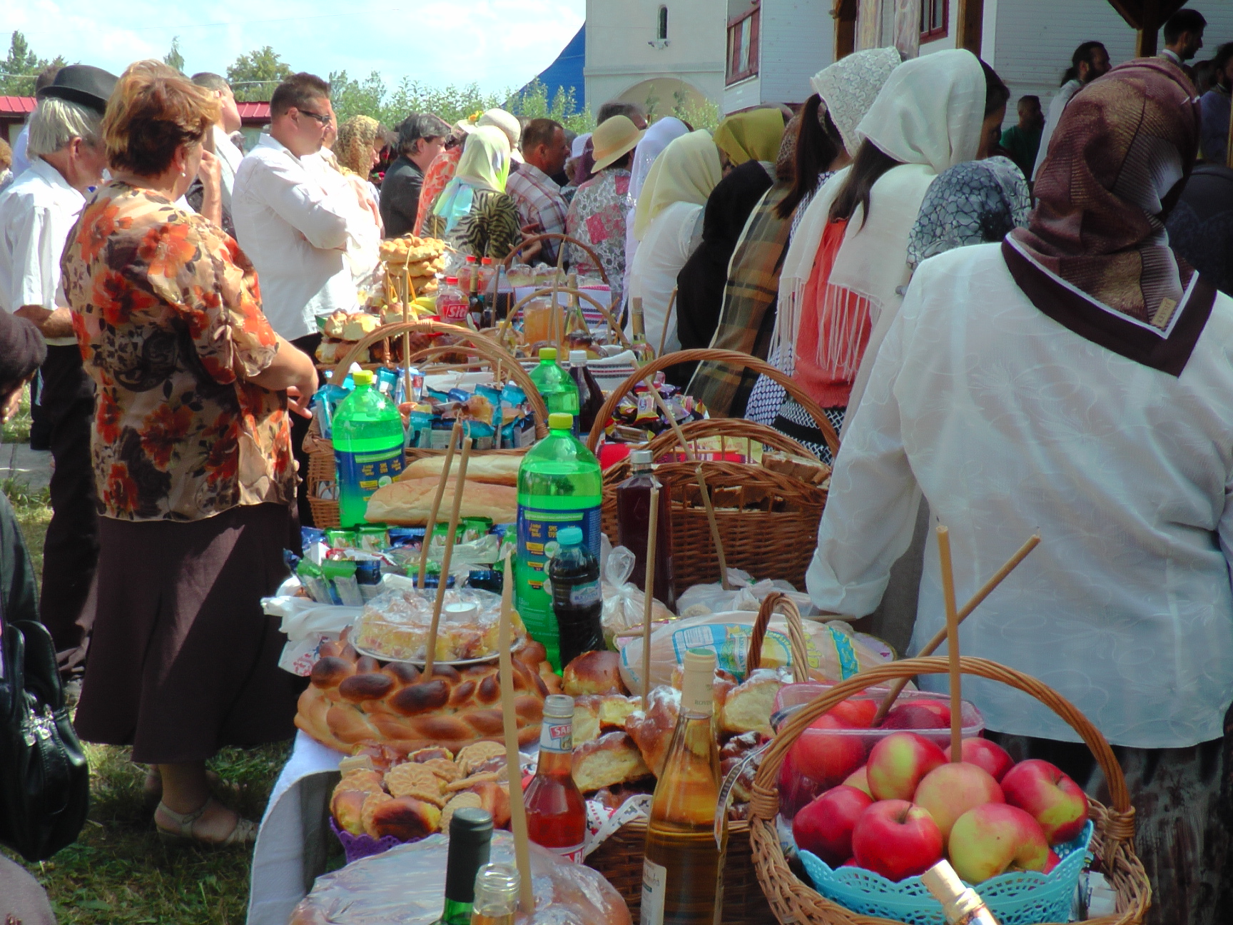 Liturghie arhierească la Mănăstirea Bogdăneşti