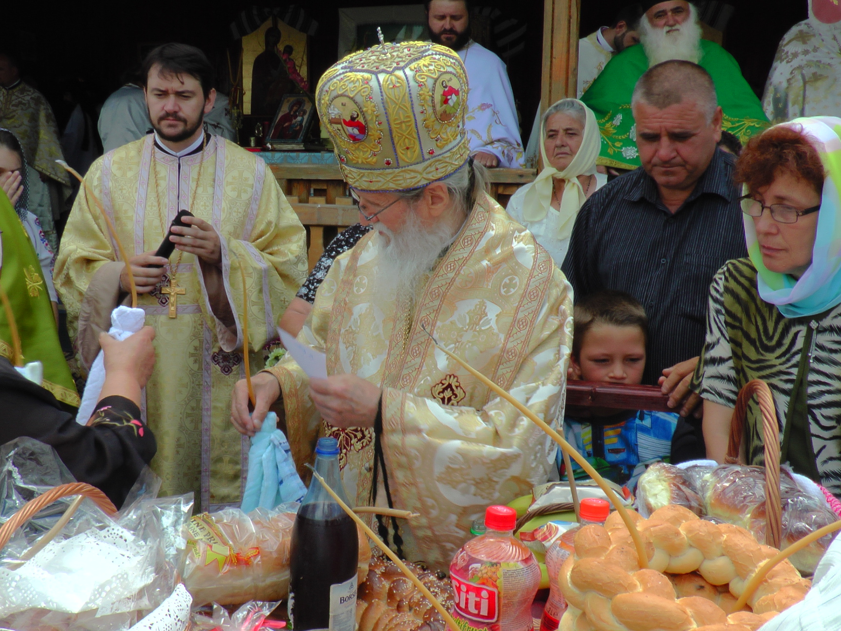 Liturghie arhierească la Mănăstirea Bogdăneşti