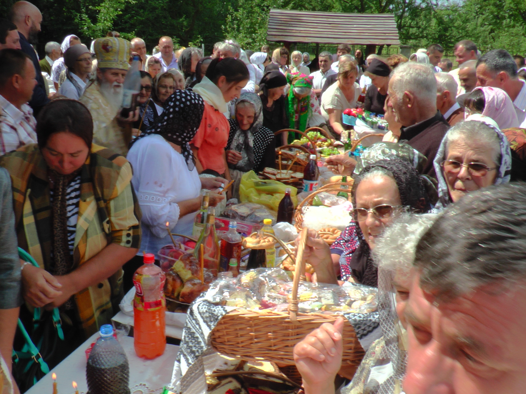Liturghie arhierească la Mănăstirea Bogdăneşti