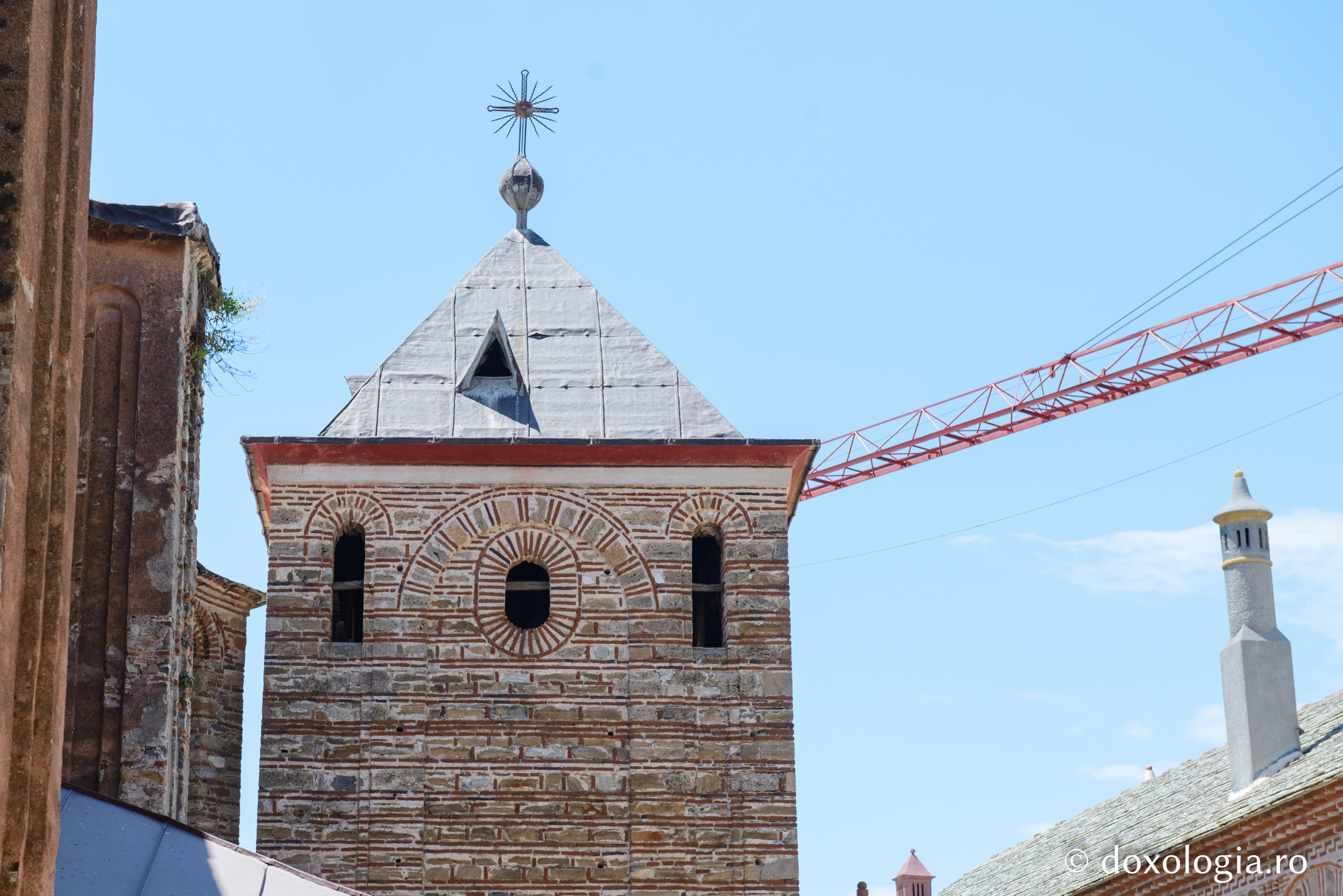 Turnul clopotniţă, construit în anul 1704 de egumenul Ştefan