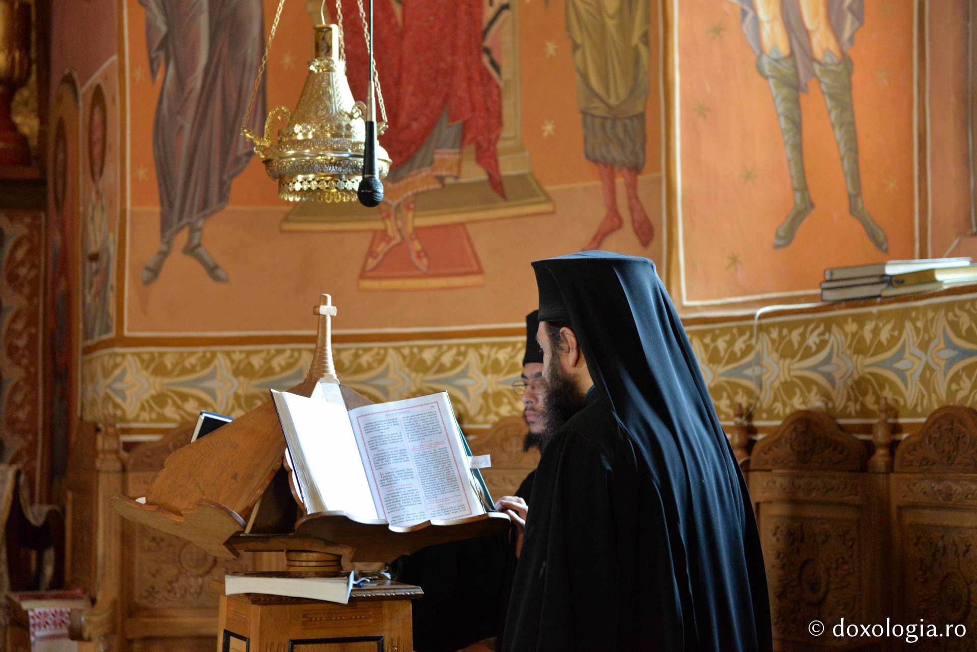 Călugării de la Mănăstirea Horaița și înțelepciunea discreției / Foto: Oana Nechifor Călugării de la Mănăstirea Horaița și înțelepciunea discreției