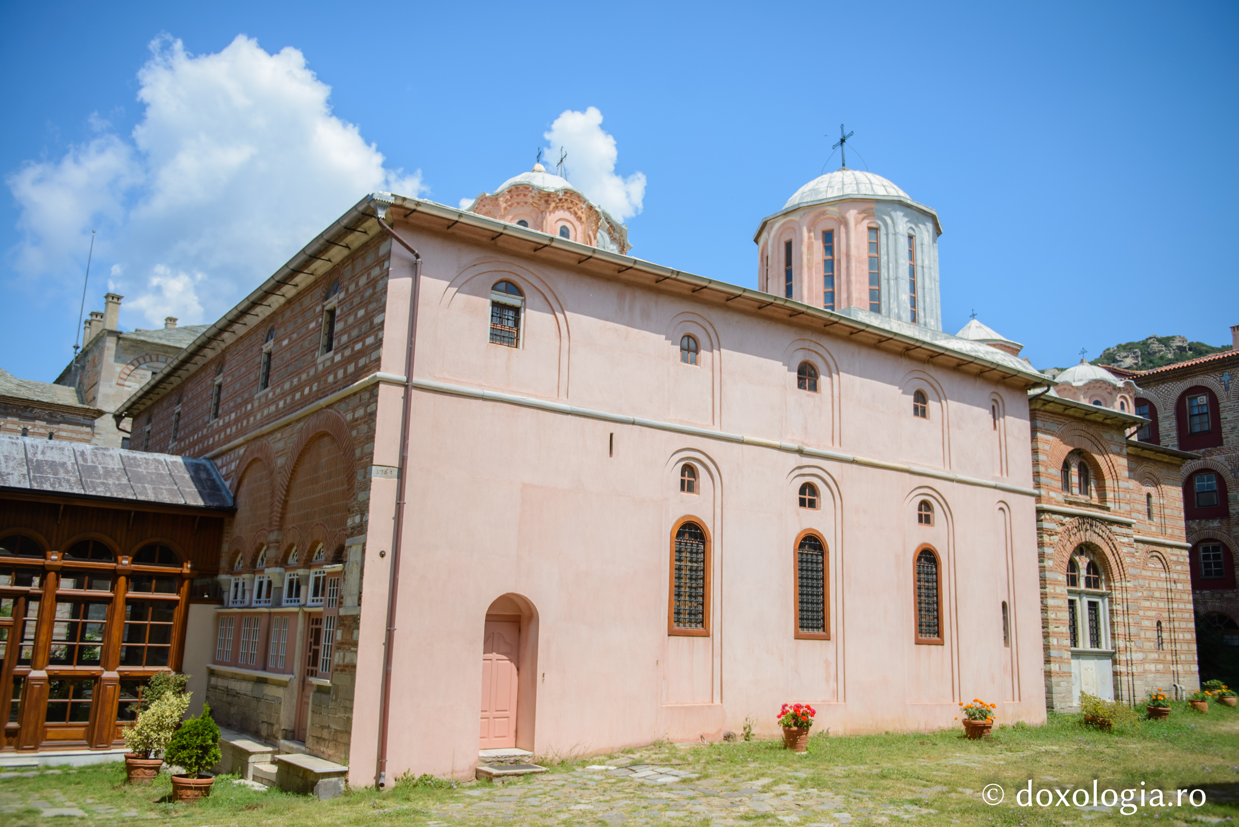 Katholikonul Mănăstirii Xiropotamu / Foto: Pr. Silviu Cluci Katholikonul Mănăstirii Xiropotamu