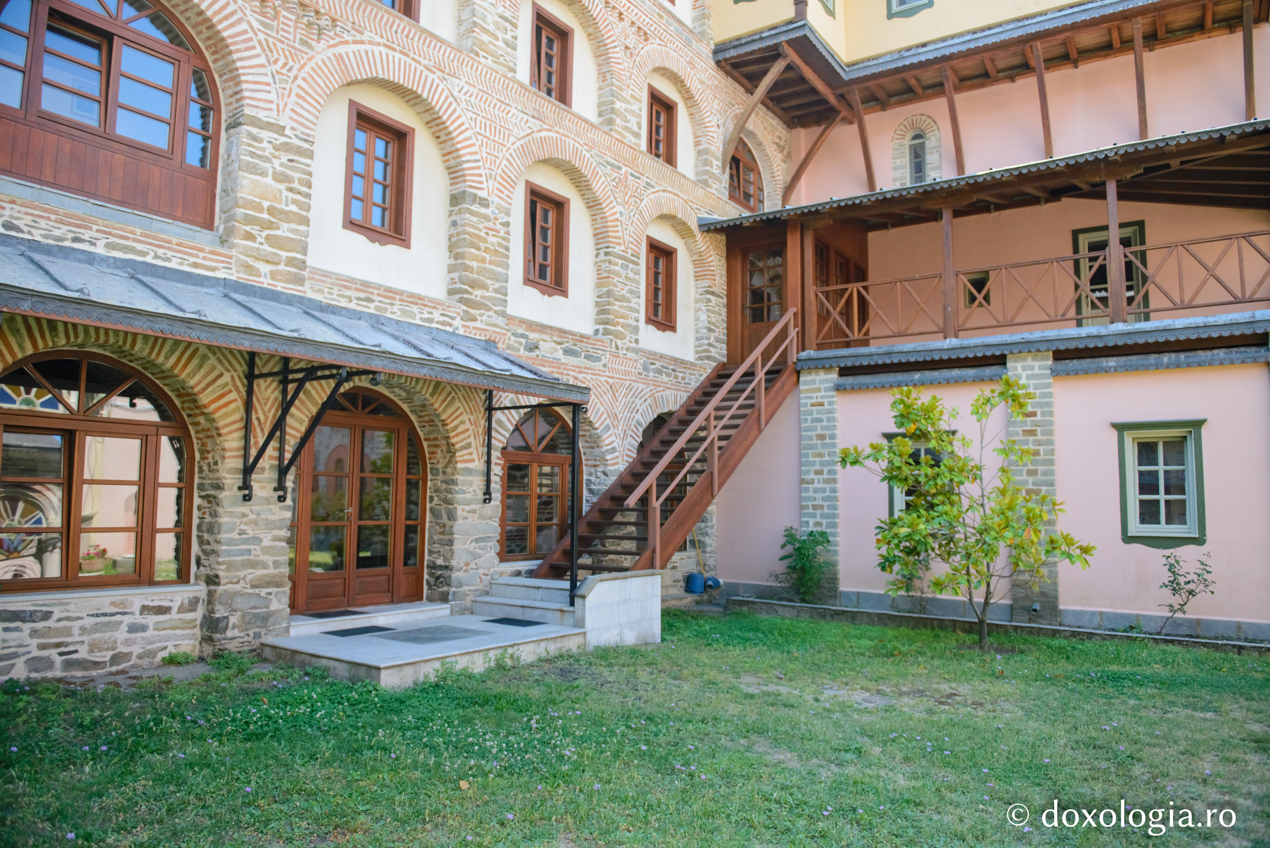 Ansamblul clădirilor Mănăstirii Xiropotamu / Foto: Pr. Silviu Cluci Mănăstirea Xiropotamu