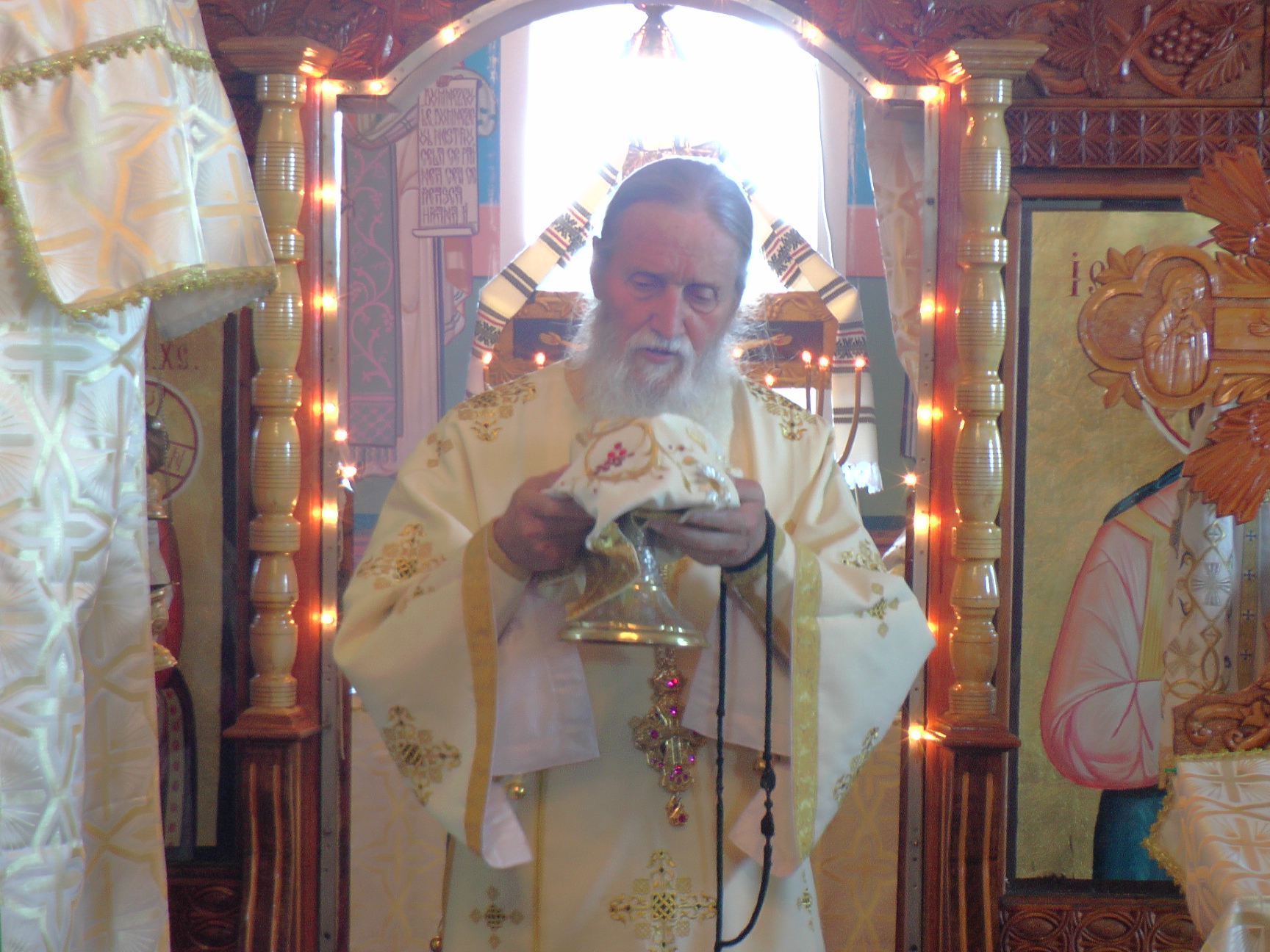 Slujire arhierească în Parohia „Sfânta Treime“ – Dumbrava