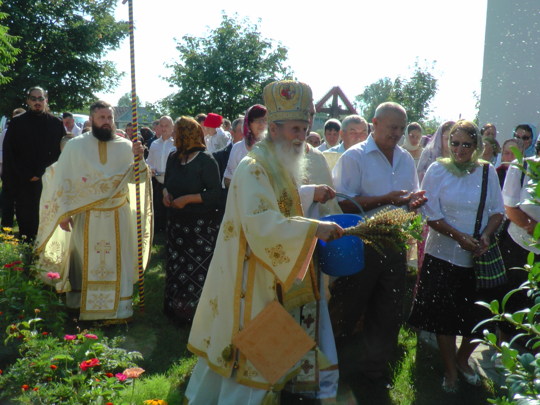 Slujire arhierească în Parohia „Sfânta Treime“ – Dumbrava