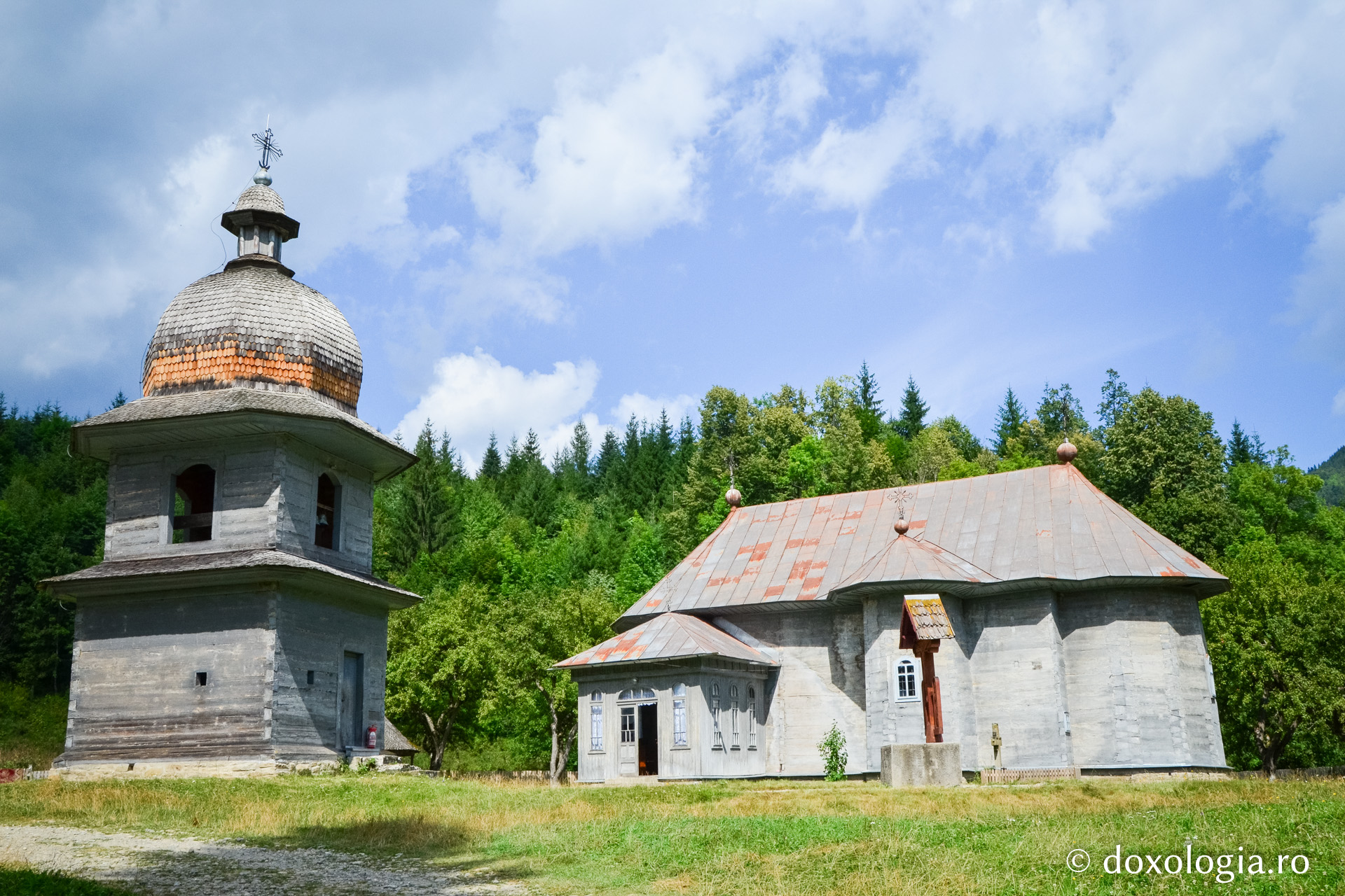 Arhitectura bisericii de lemn a Mănăstirii Tarcău