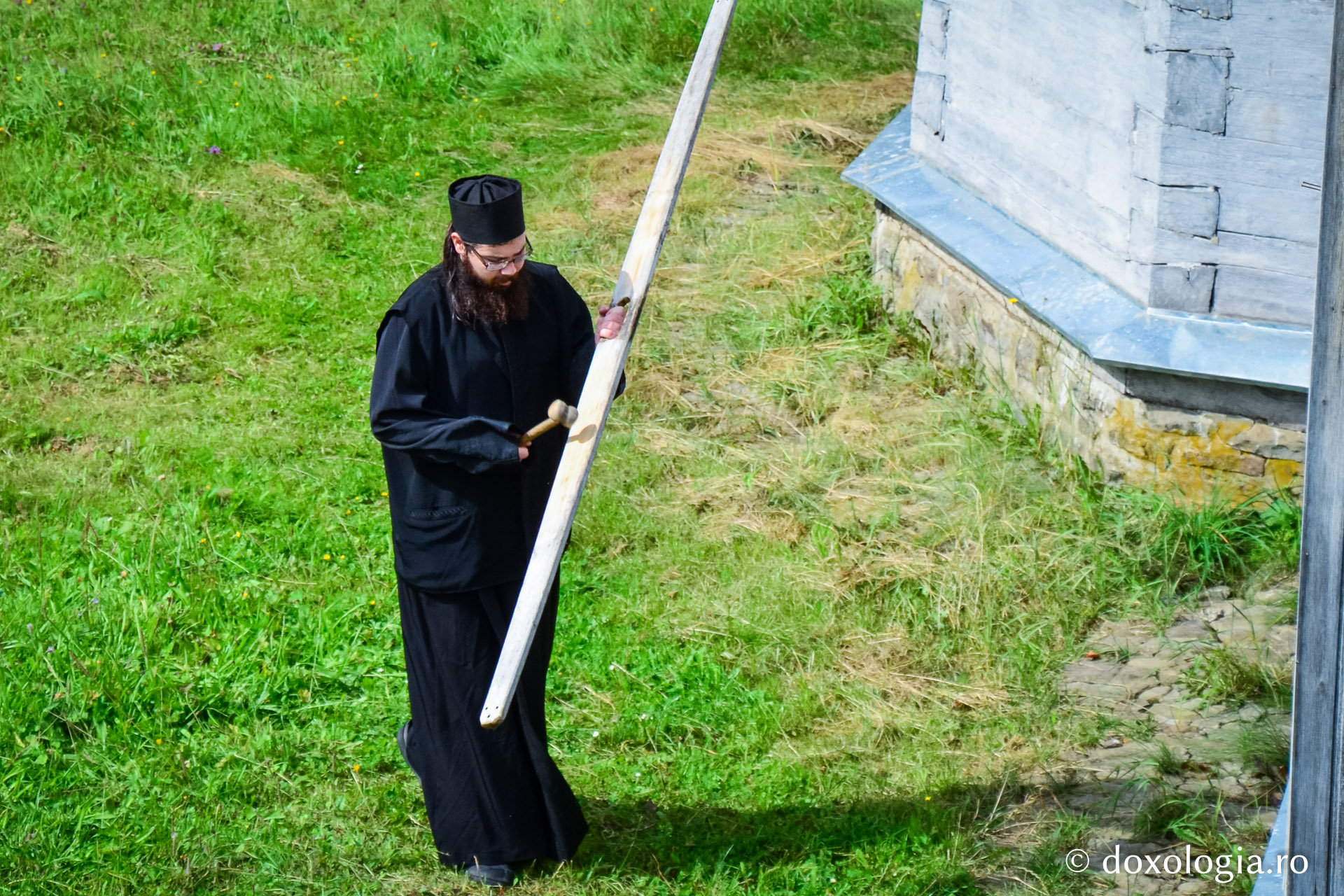 Asfințit la Sihăstria Tarcăului ‒ o viață altfel