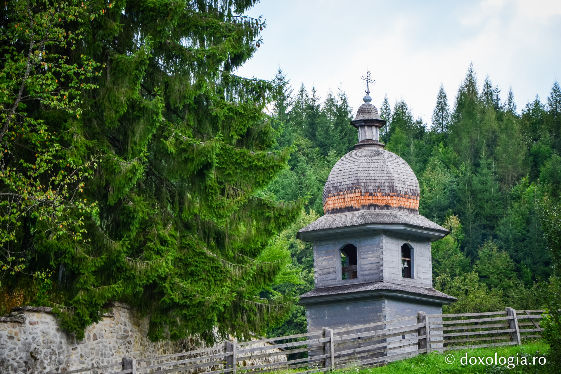 Biserica de lemn a Mănăstirii Sihăstria Tarcăului, rădăcină a istoriei comunității