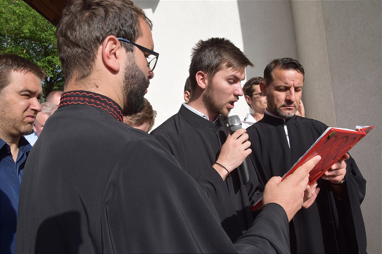 Sfințire la Botoșani: „Frumusețea unei biserici se împlineşte numai atunci când ea este plină de credincioşi” Sfințire la Botoșani: „Frumusețea unei biserici se împlineşte numai atunci când ea este plină de credincioşi”