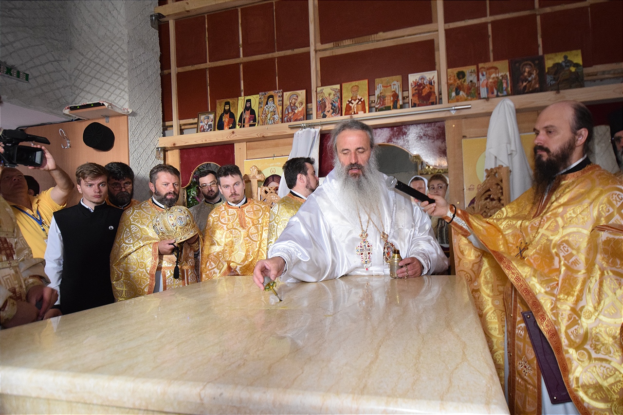 Sfințire la Botoșani: „Frumusețea unei biserici se împlineşte numai atunci când ea este plină de credincioşi” Sfințire la Botoșani: „Frumusețea unei biserici se împlineşte numai atunci când ea este plină de credincioşi”