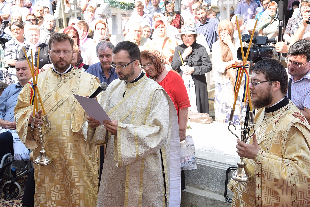 Sfințire la Botoșani: „Frumusețea unei biserici se împlineşte numai atunci când ea este plină de credincioşi” Sfințire la Botoșani: „Frumusețea unei biserici se împlineşte numai atunci când ea este plină de credincioşi”