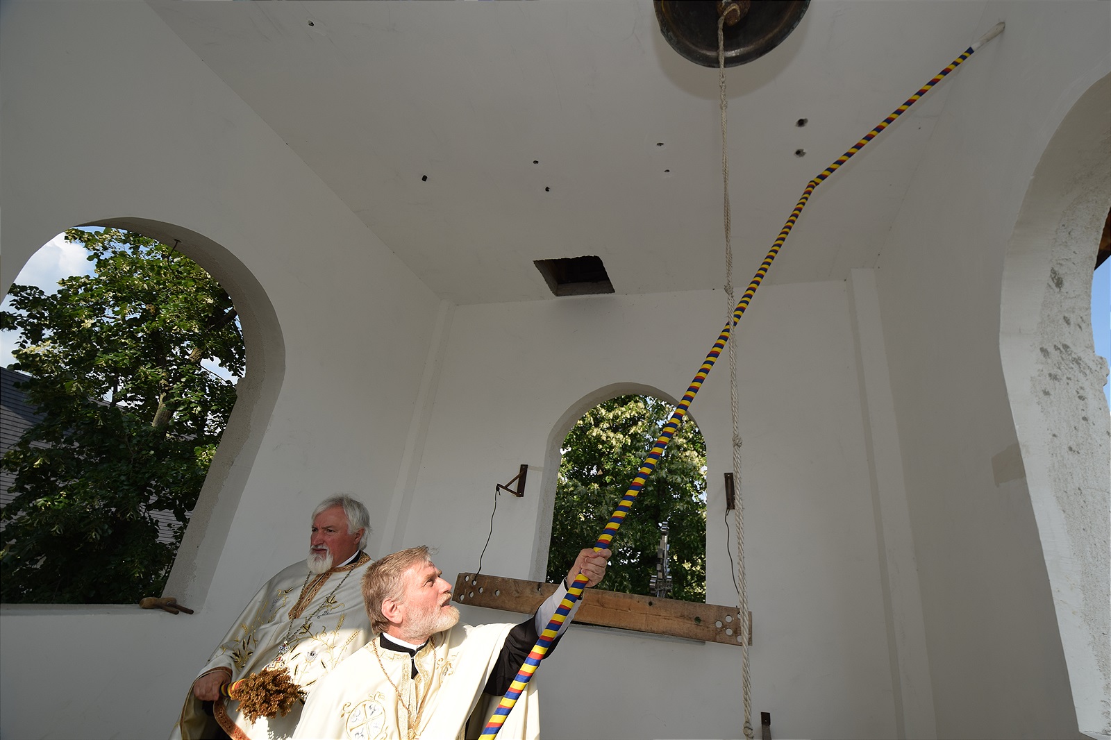 Așezământul-clopotniță din Parohia Hândrești, sfințit de IPS Mitropolit Teofan Așezământul-clopotniță din Parohia Hândrești, sfințit de IPS Mitropolit Teofan