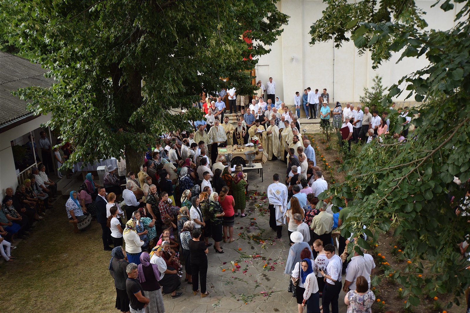 Așezământul-clopotniță din Parohia Hândrești, sfințit de IPS Mitropolit Teofan Așezământul-clopotniță din Parohia Hândrești, sfințit de IPS Mitropolit Teofan