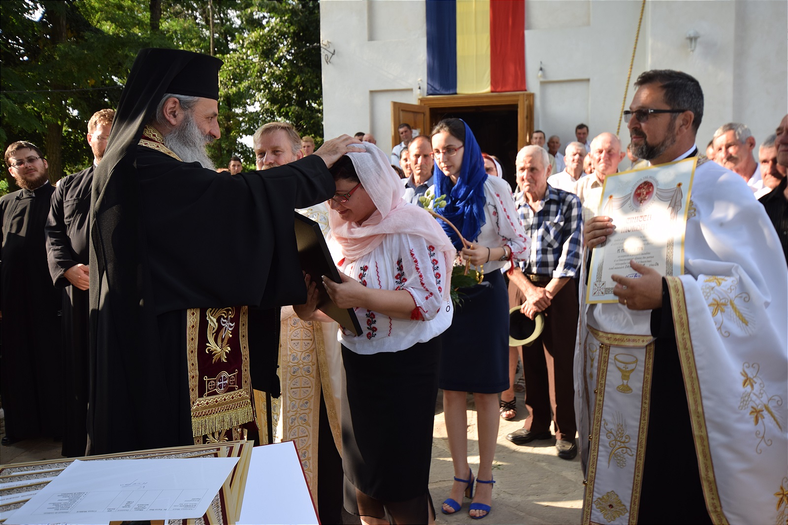 Așezământul-clopotniță din Parohia Hândrești, sfințit de IPS Mitropolit Teofan Așezământul-clopotniță din Parohia Hândrești, sfințit de IPS Mitropolit Teofan
