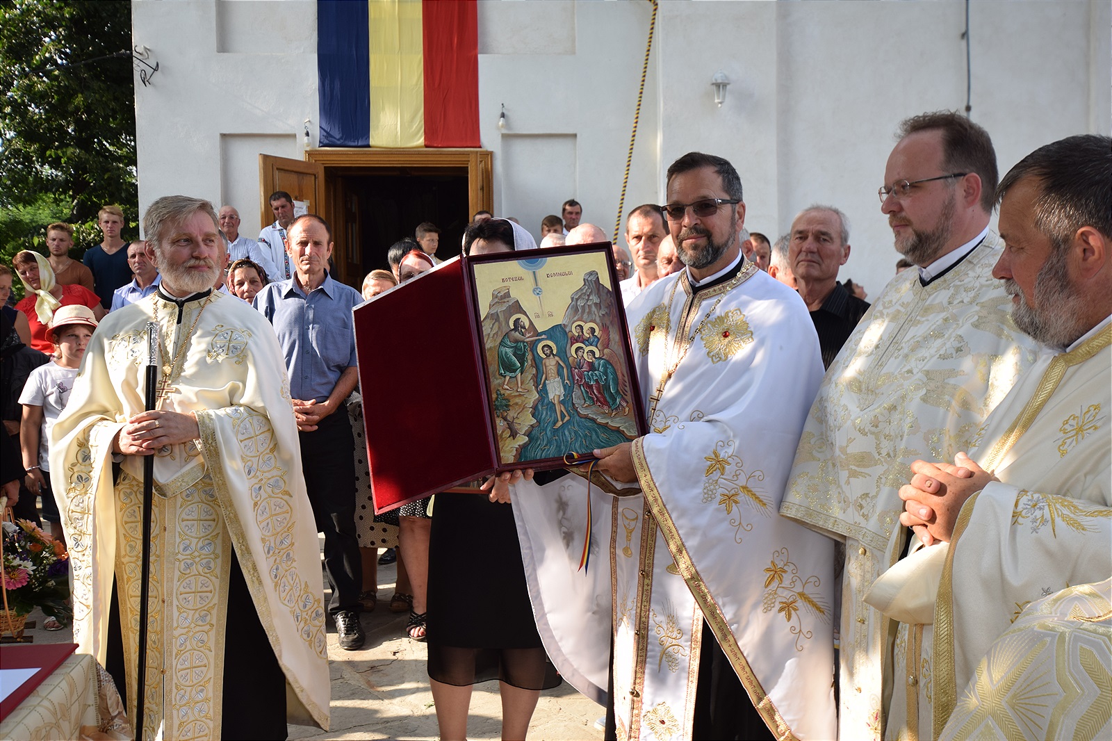 Așezământul-clopotniță din Parohia Hândrești, sfințit de IPS Mitropolit Teofan Așezământul-clopotniță din Parohia Hândrești, sfințit de IPS Mitropolit Teofan