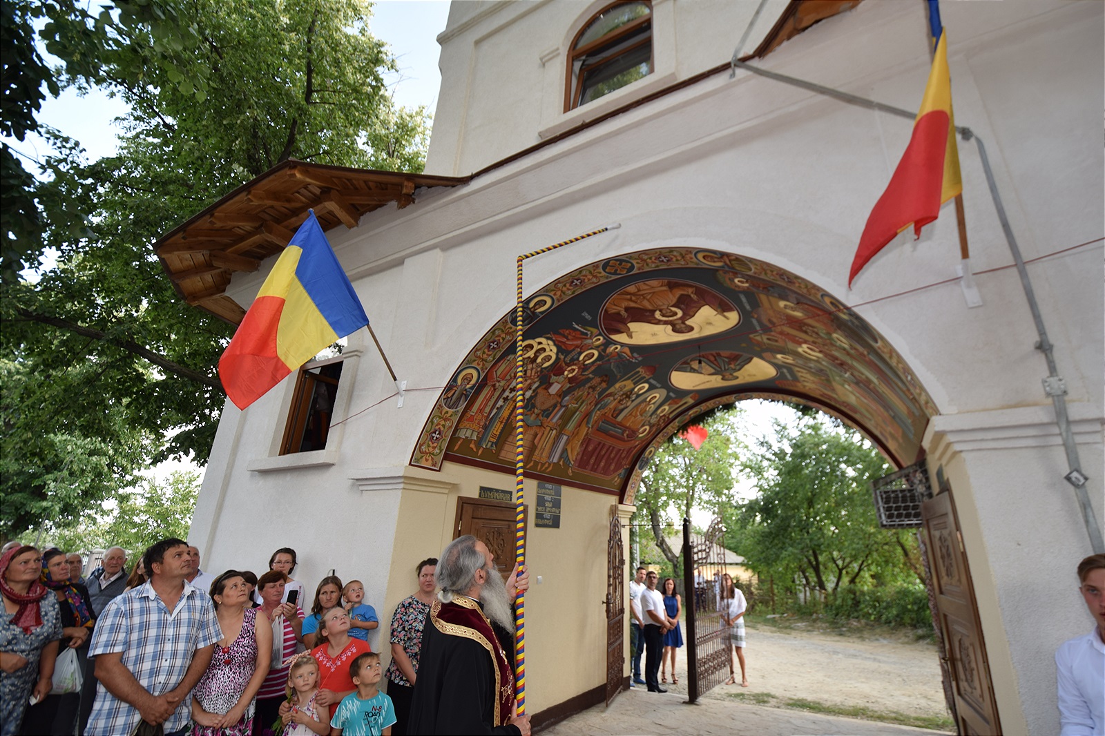 Așezământul-clopotniță din Parohia Hândrești, sfințit de IPS Mitropolit Teofan Așezământul-clopotniță din Parohia Hândrești, sfințit de IPS Mitropolit Teofan