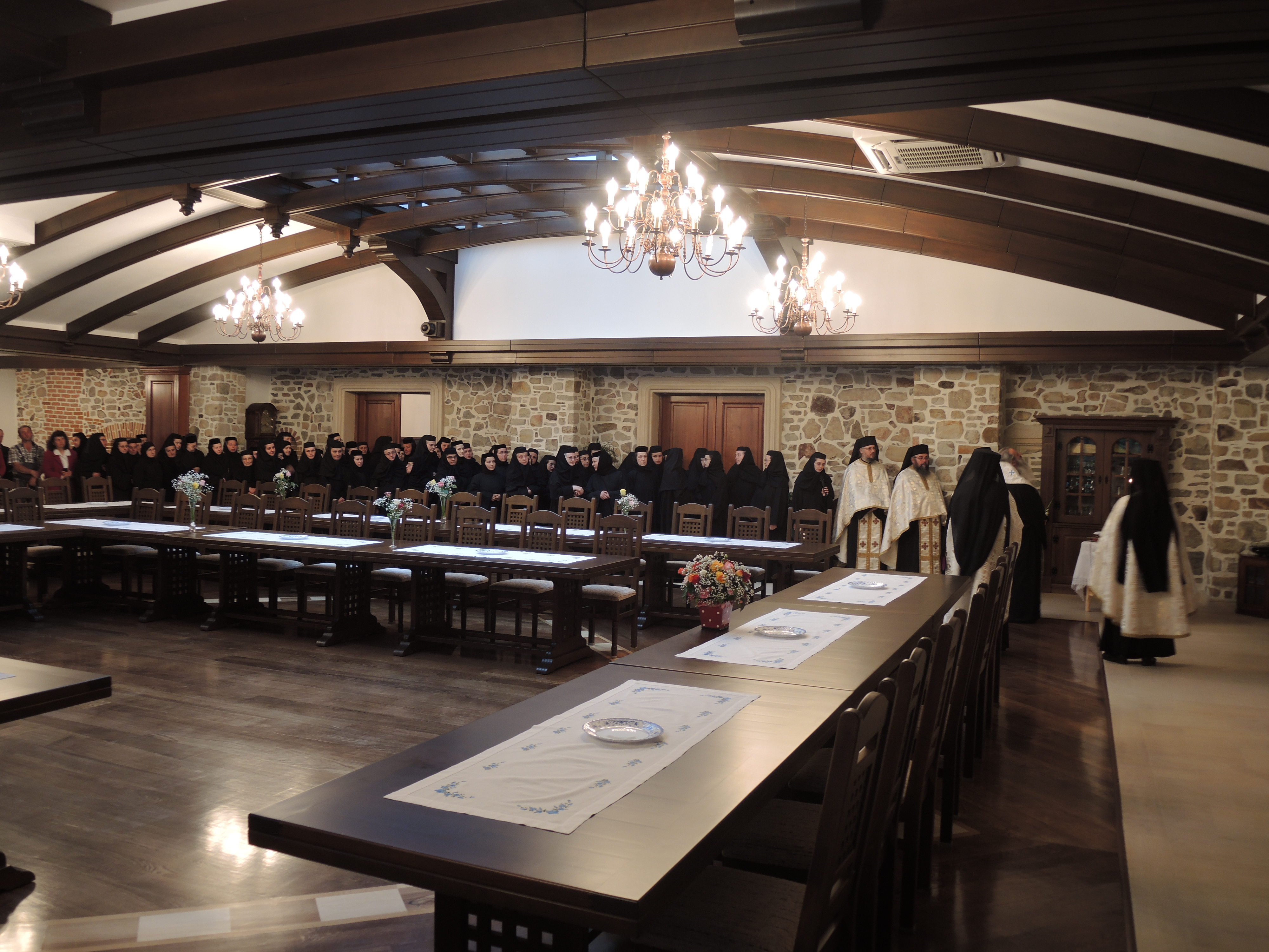 (Foto) Sfințire de trapeză la Mănăstirea Agapia