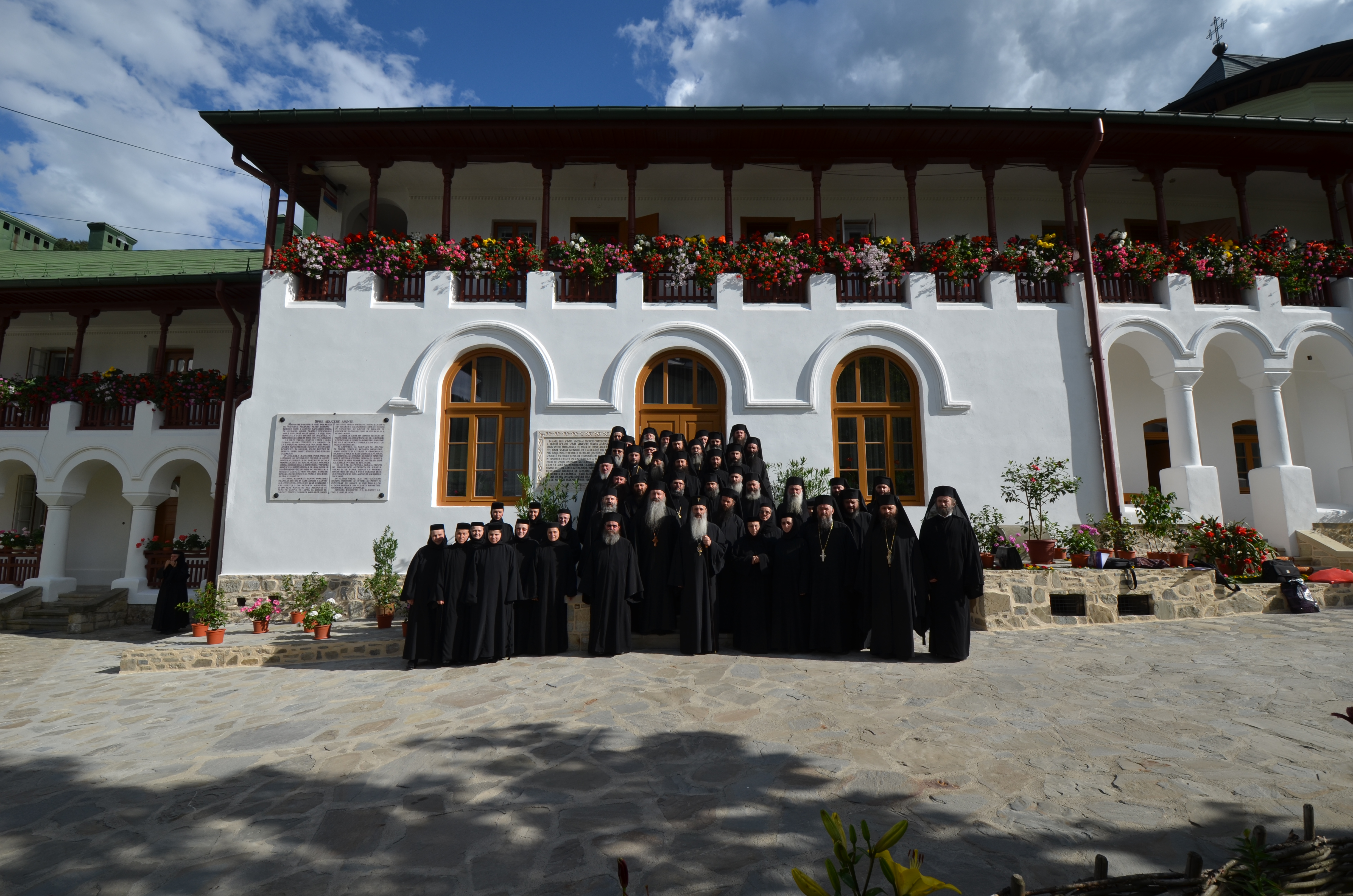 „Legăturile monahilor cu mirenii în contextul vieții duhovnicești și administrative ale mănăstirii”