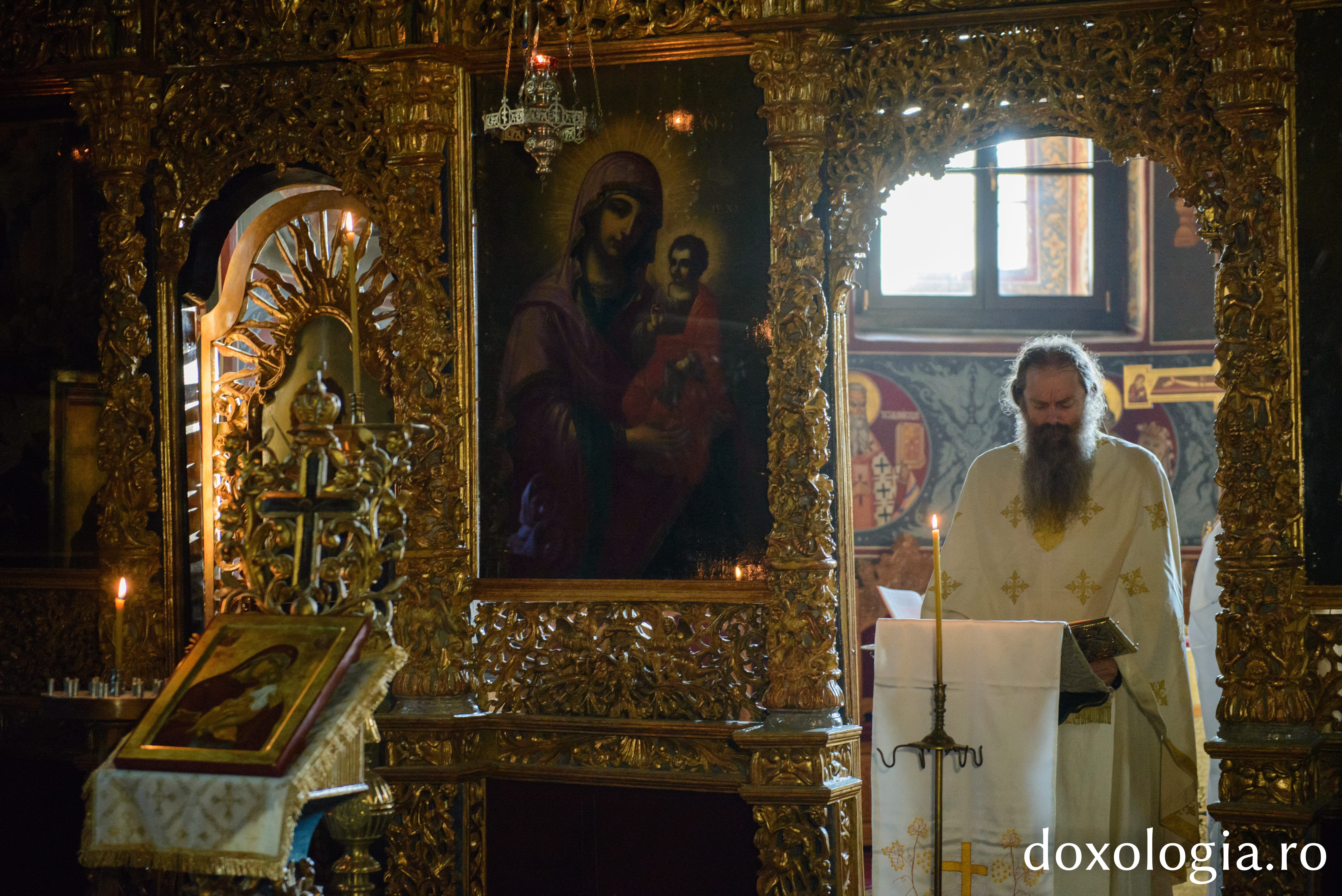 A început a doua ediţie a pelerinajului „Pe urmele sfinților nemțeni”