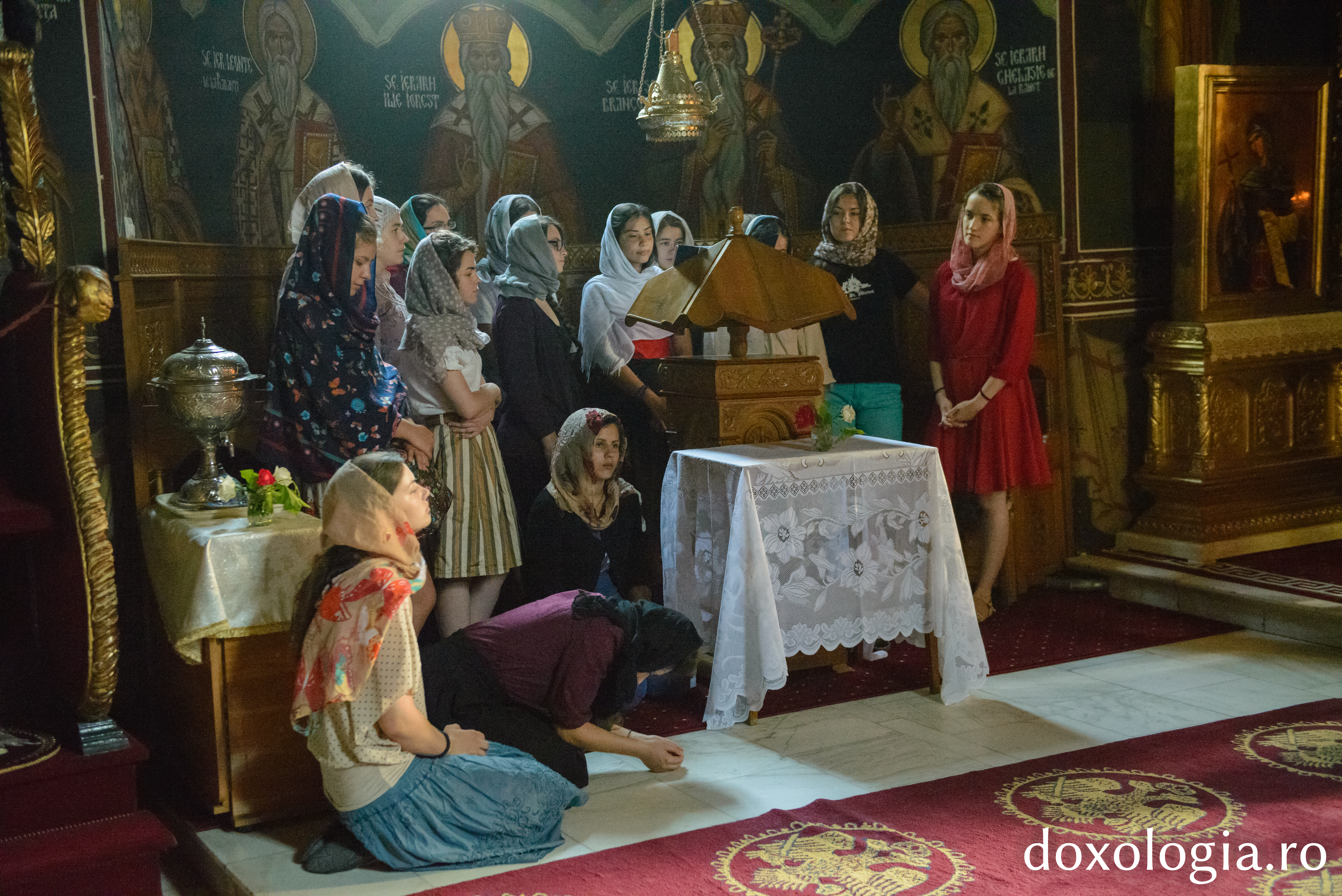 Foto: Ștefan Cojocariu A început a doua ediţie a pelerinajului „Pe urmele sfinților nemțeni”