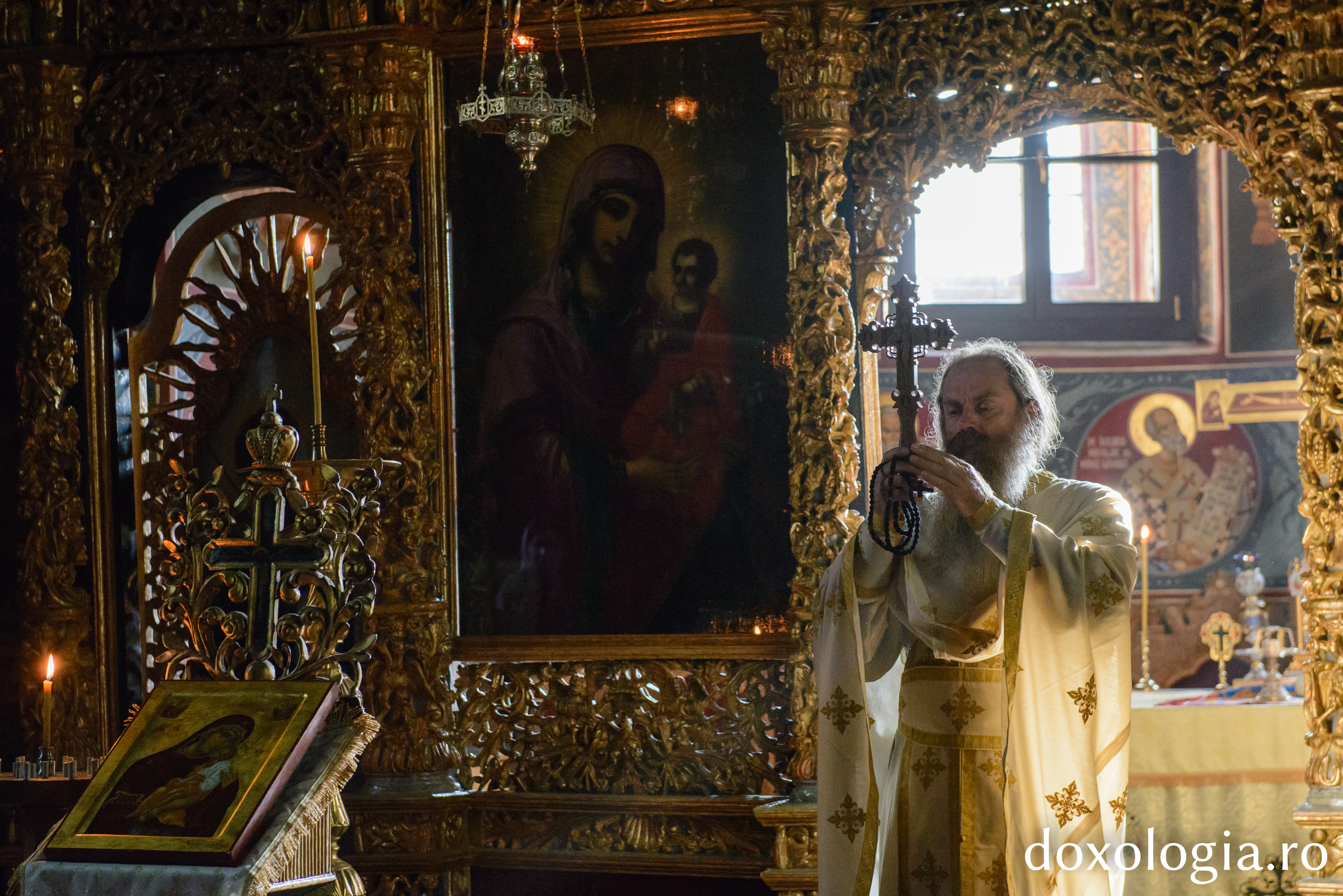 Foto: Ștefan Cojocariu A început a doua ediţie a pelerinajului „Pe urmele sfinților nemțeni”