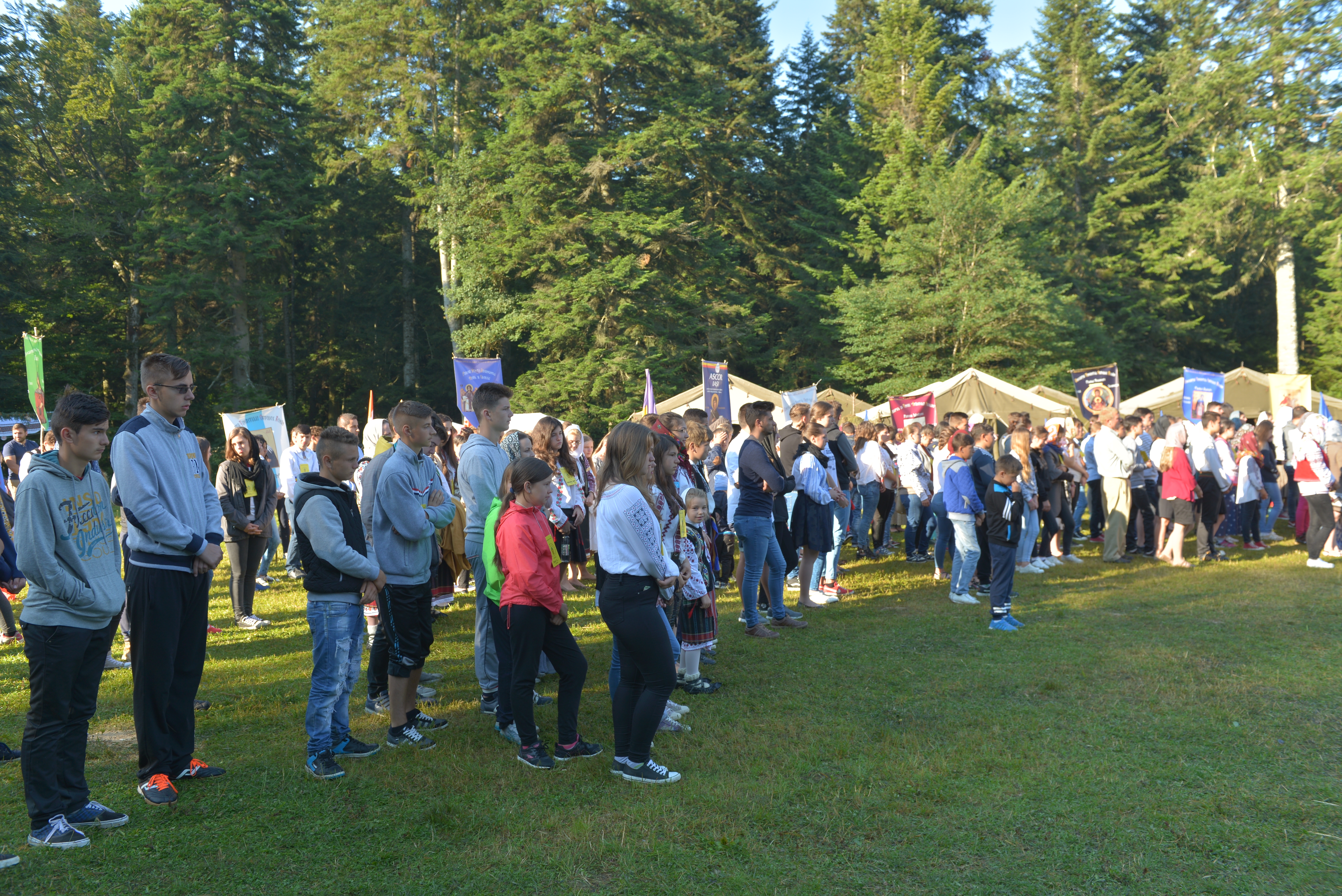 Tabăra de la Nemțișor: „Tinerii sunt invitați să-L cunoască pe Dumnezeu și să nu-L uite niciodată”