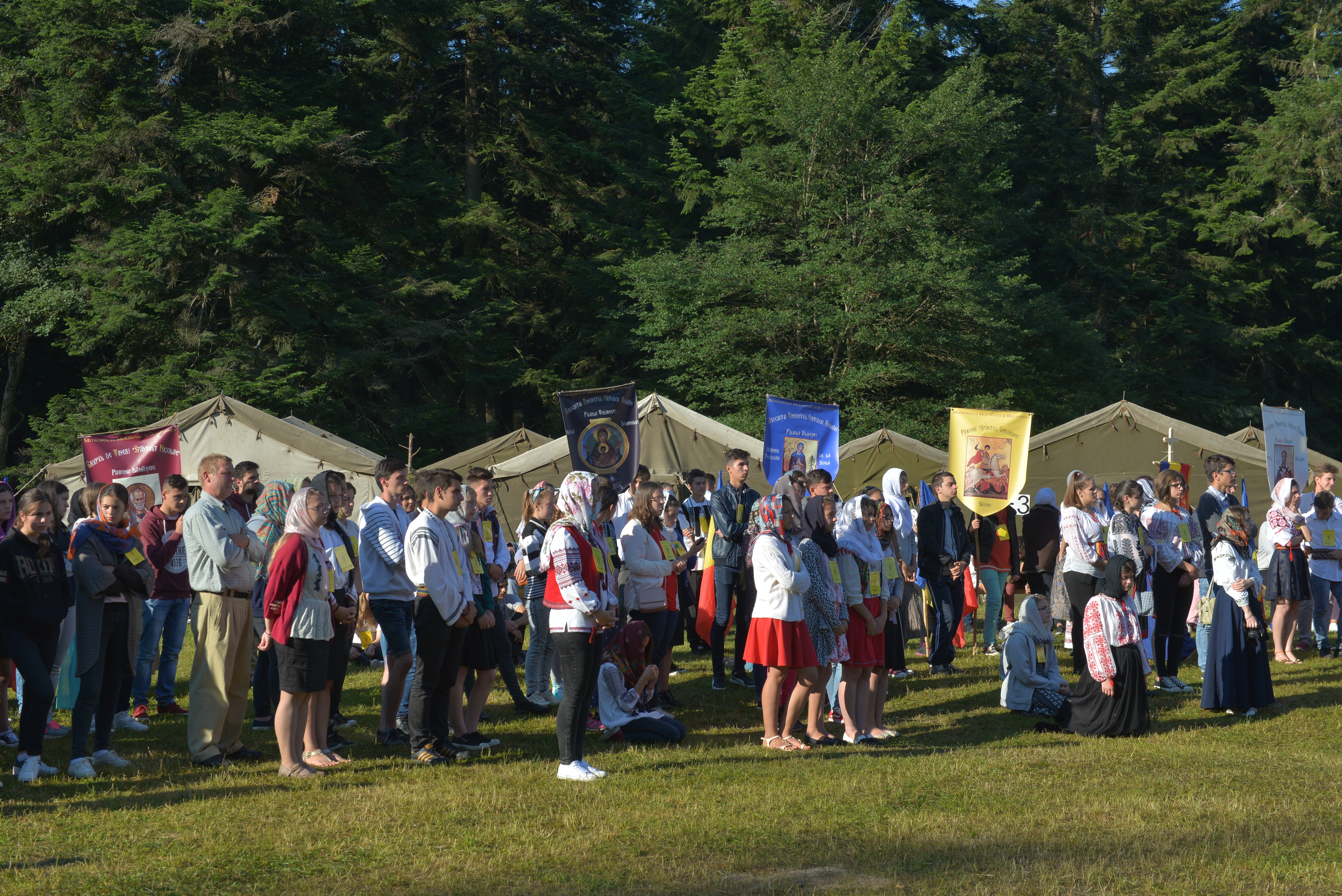 Tabăra de la Nemțișor: „Tinerii sunt invitați să-L cunoască pe Dumnezeu și să nu-L uite niciodată”