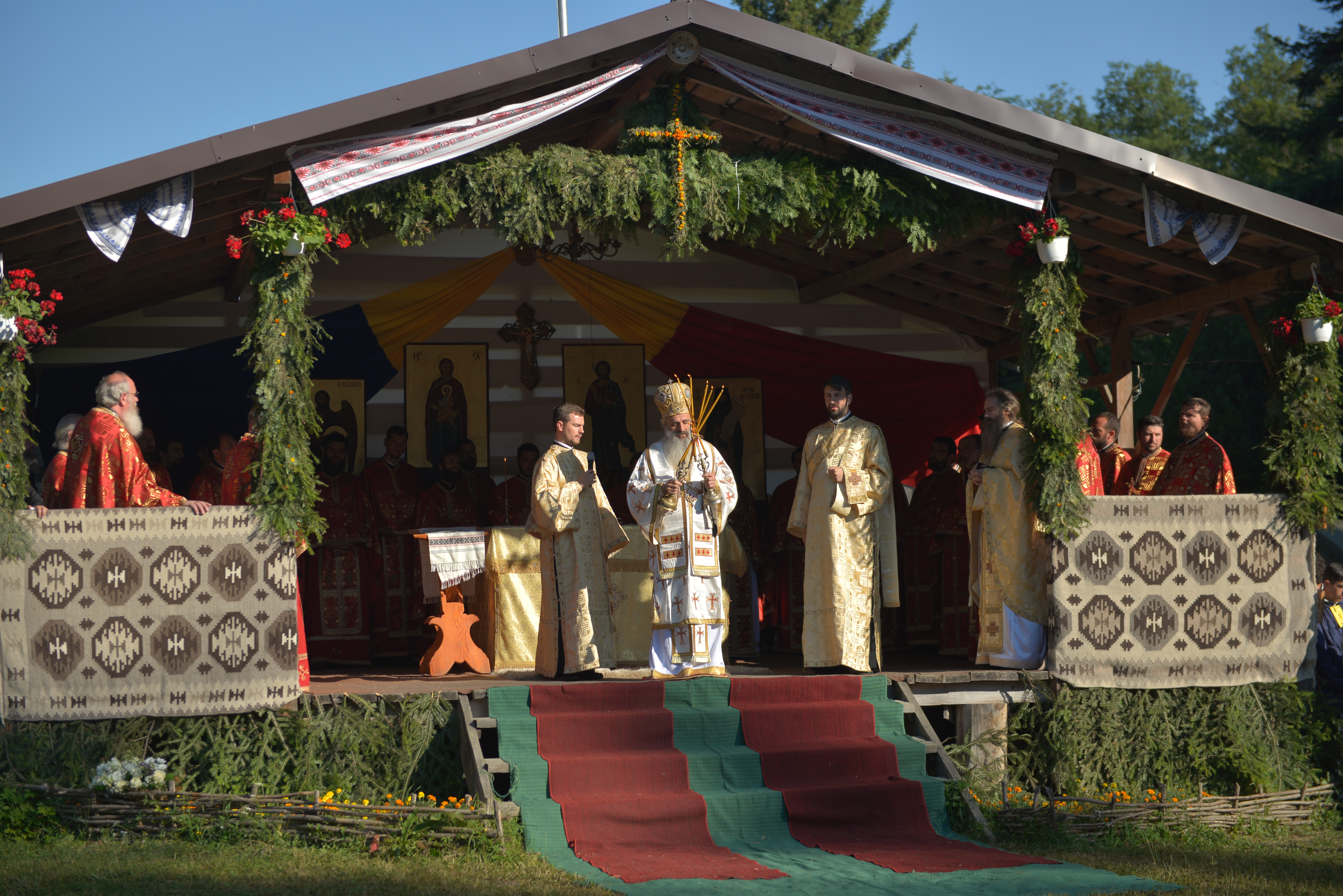 Tabăra de la Nemțișor: „Tinerii sunt invitați să-L cunoască pe Dumnezeu și să nu-L uite niciodată”