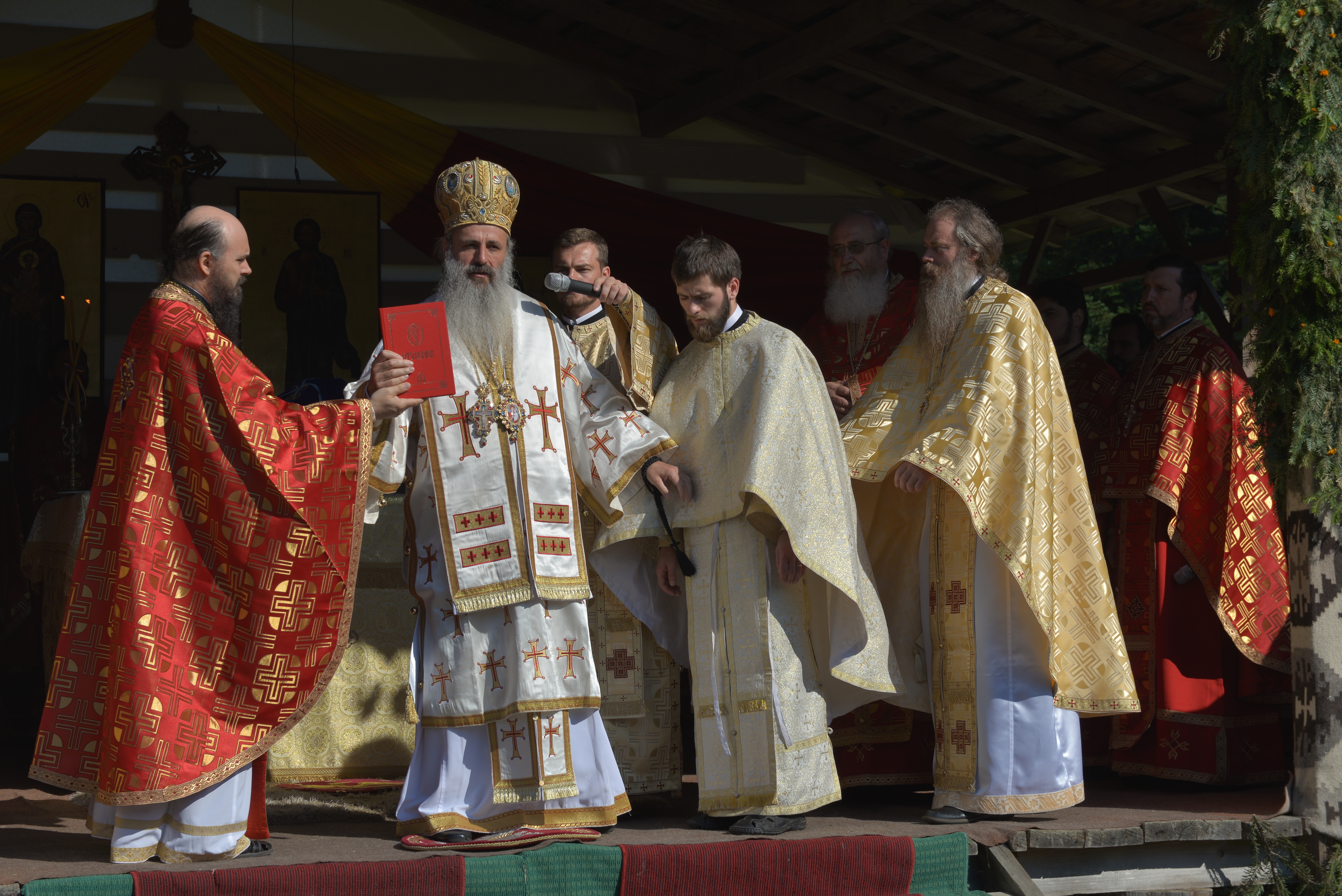 Tabăra de la Nemțișor: „Tinerii sunt invitați să-L cunoască pe Dumnezeu și să nu-L uite niciodată”