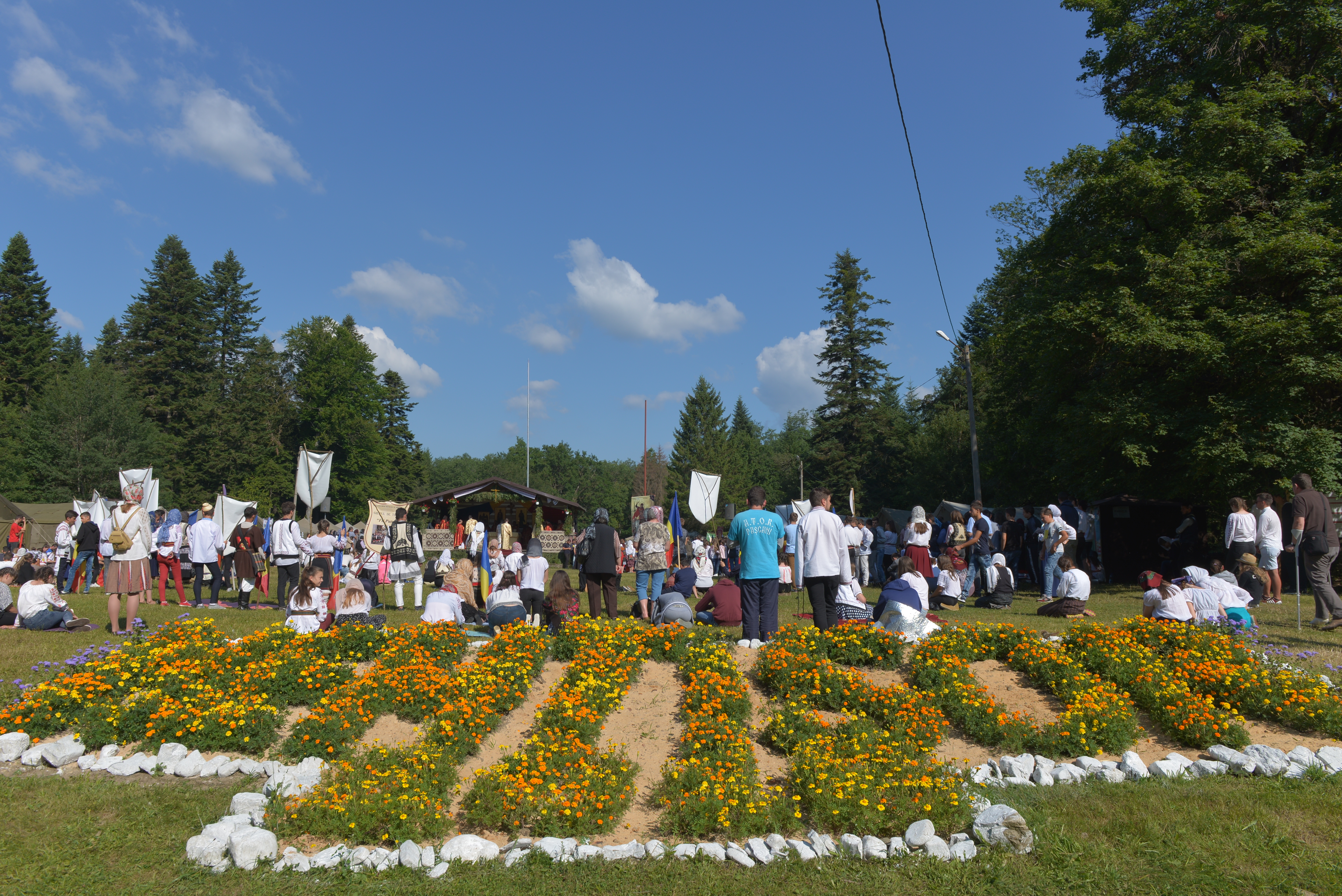 Tabăra de la Nemțișor: „Tinerii sunt invitați să-L cunoască pe Dumnezeu și să nu-L uite niciodată”