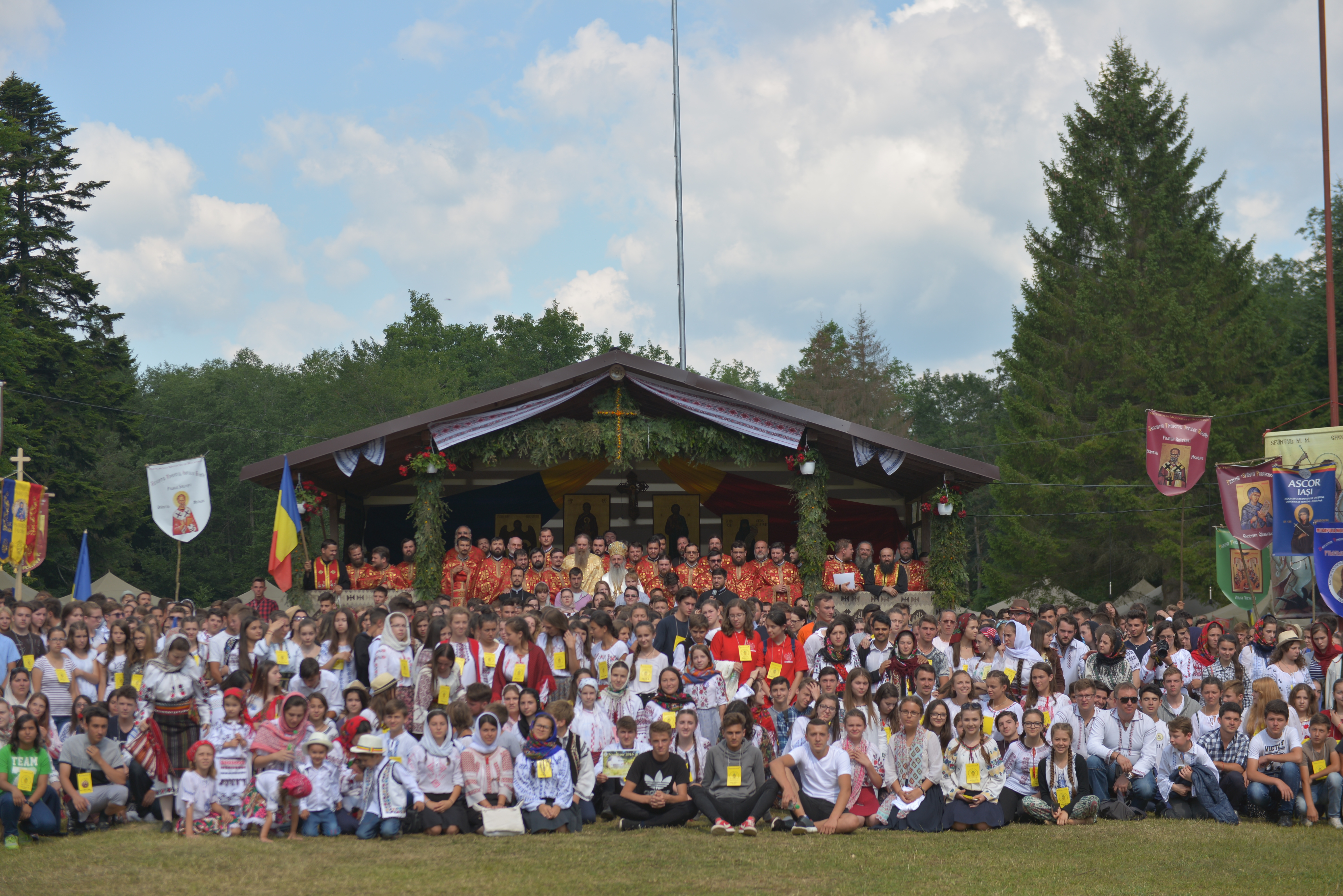 Tabăra de la Nemțișor: „Tinerii sunt invitați să-L cunoască pe Dumnezeu și să nu-L uite niciodată”