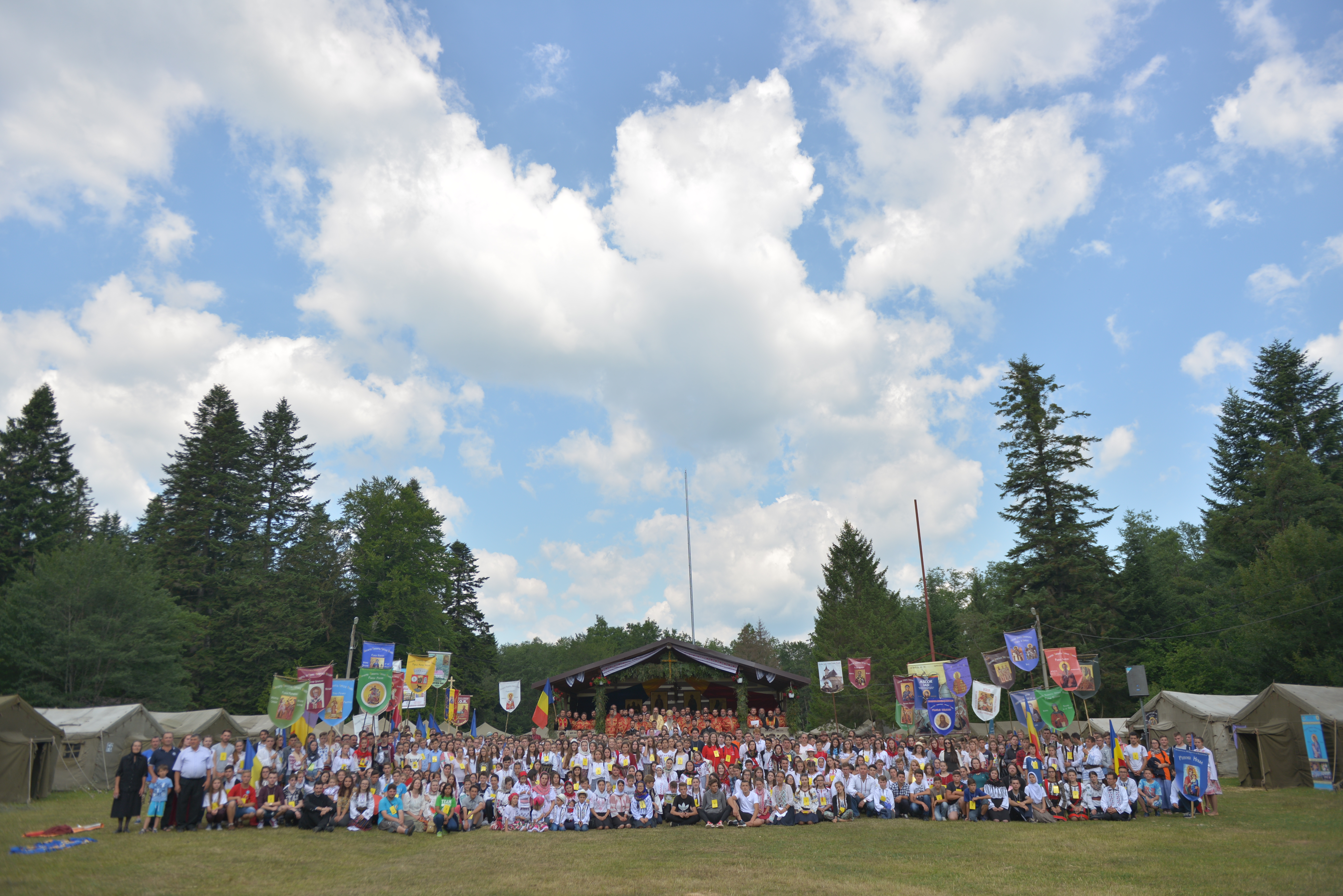 Tabăra de la Nemțișor: „Tinerii sunt invitați să-L cunoască pe Dumnezeu și să nu-L uite niciodată”