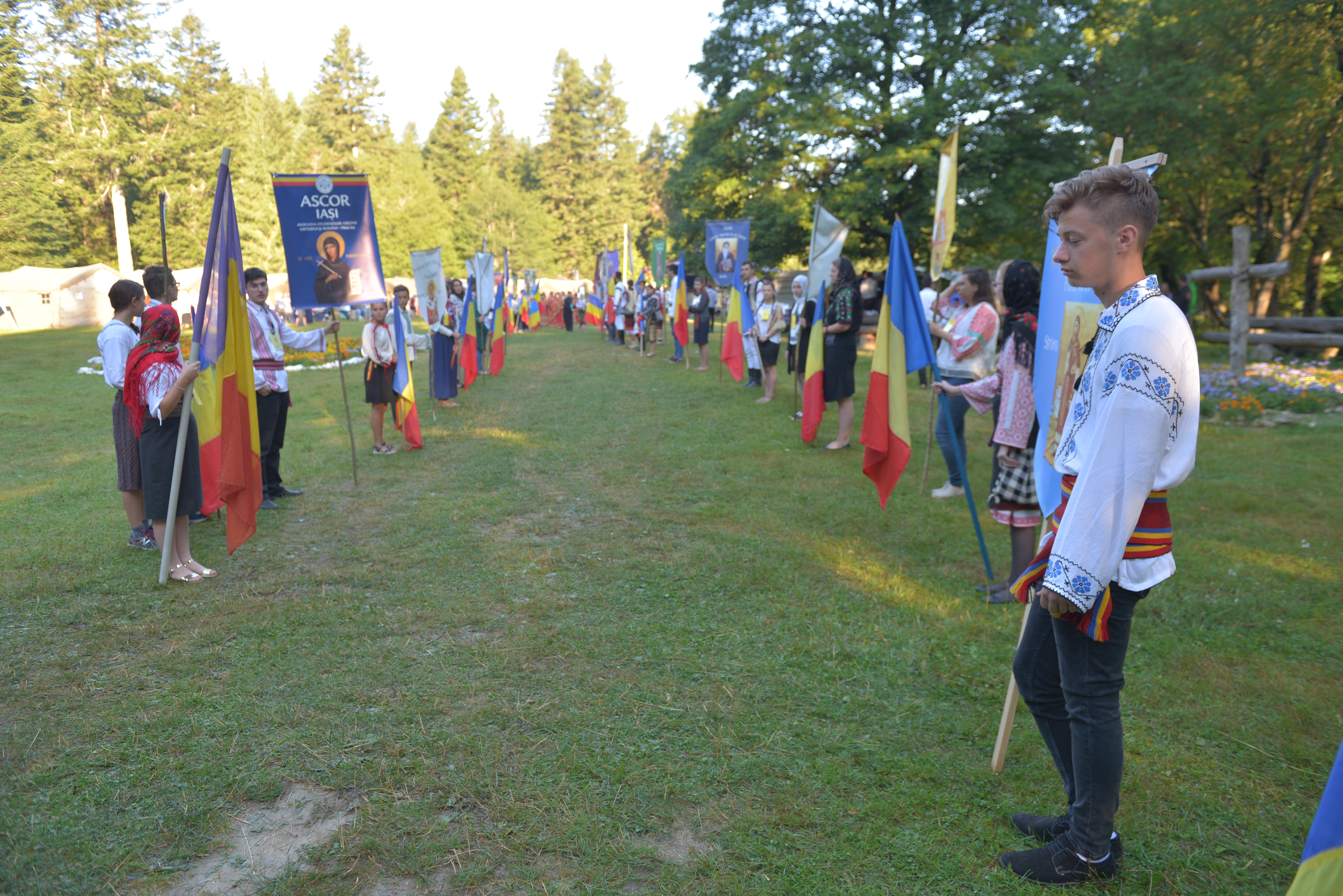 Tabăra de la Nemțișor: „Tinerii sunt invitați să-L cunoască pe Dumnezeu și să nu-L uite niciodată”