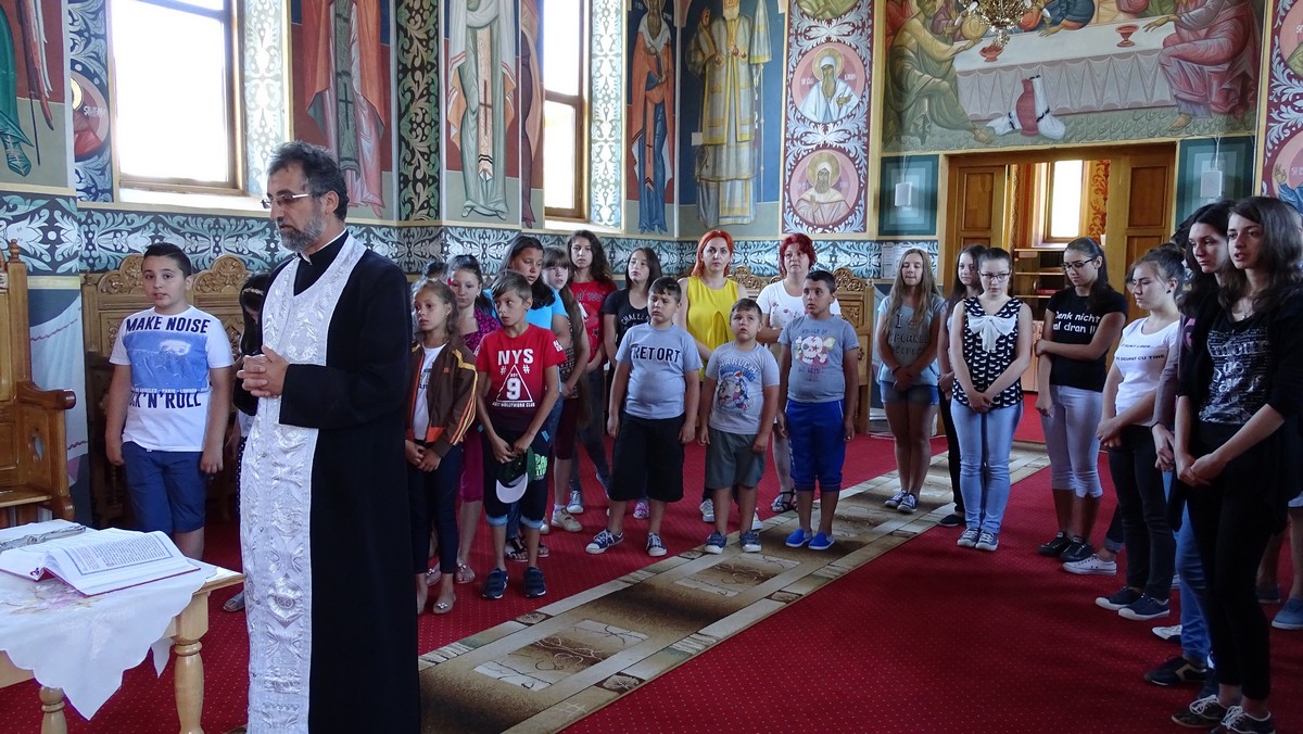 Şcoala de Vară „Sfinţii prietenii şi ocrotitorii copiilor” Şcoala de Vară „Sfinţii prietenii şi ocrotitorii copiilor”