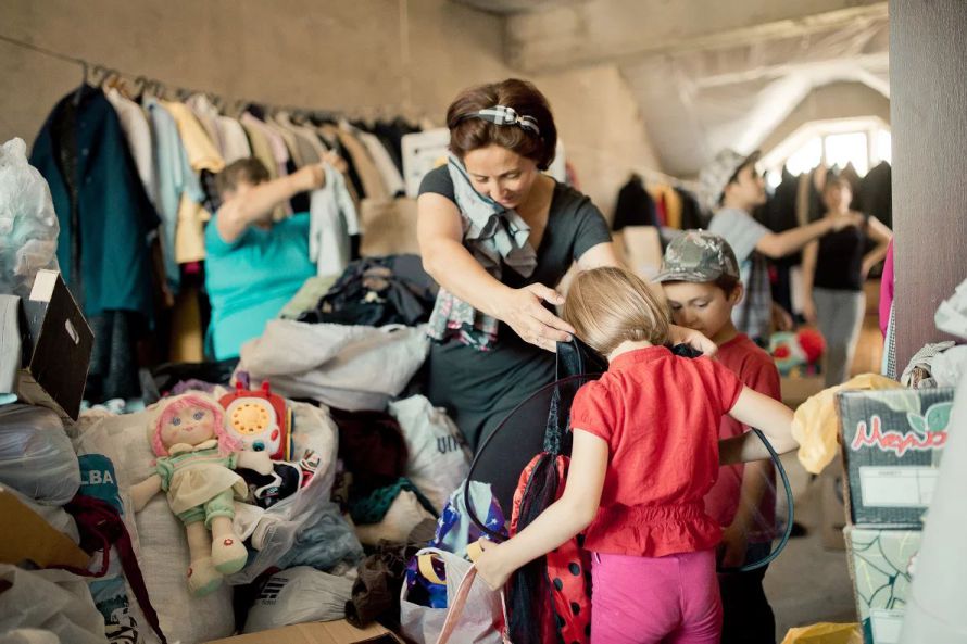 Misiunea Socială Diaconia a Mitropoliei Basarabiei lansează proiectul „Banca de haine” Misiunea Socială Diaconia a Mitropoliei Basarabiei lansează proiectul „Banca de haine”