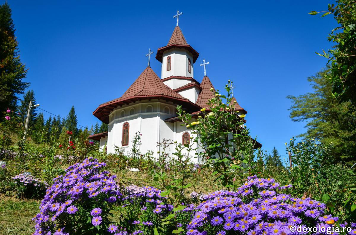 Schitul Răpciunița din Poiana Maicilor