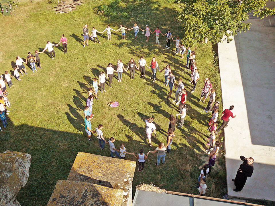 Experienţe de viaţă în tabăra „Vălătuci de prietenie“