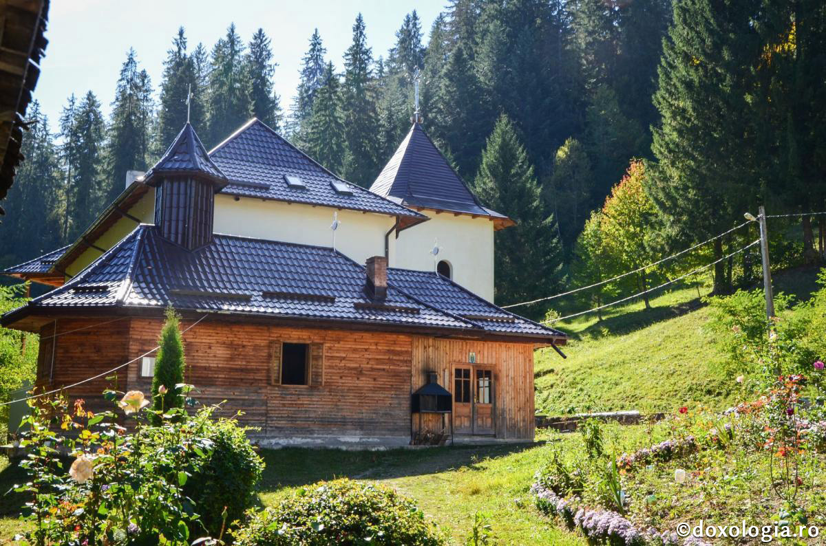 Schitul Răpciunița din Poiana Maicilor