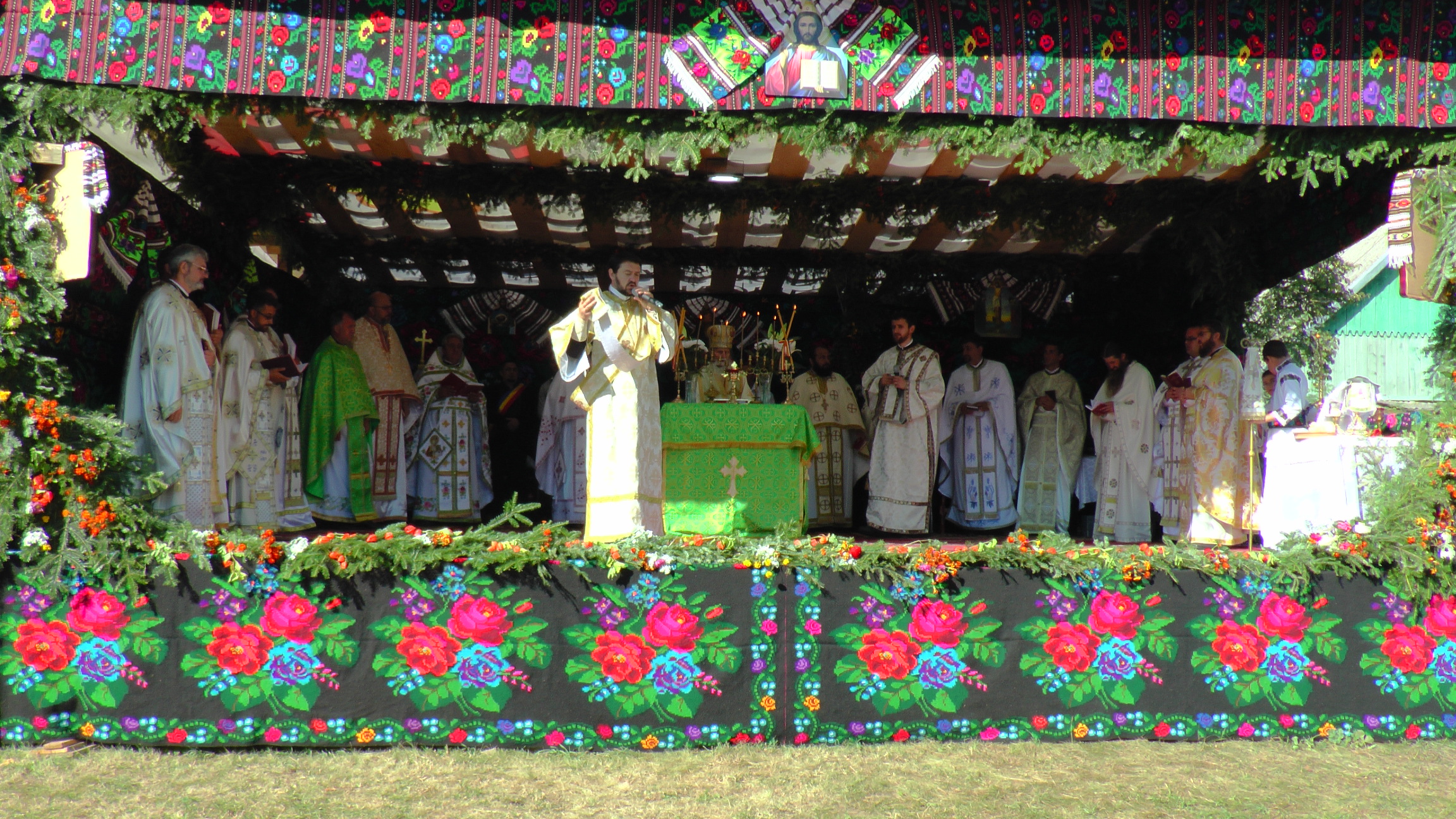 Resfințirea bisericii cu hramul „Sfânta Treime”, parohia Arbore, județul Suceava