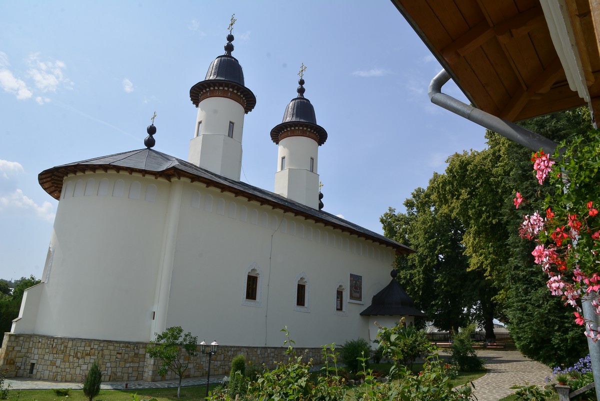Zile de sărbătoare la Mănăstirea Varatic