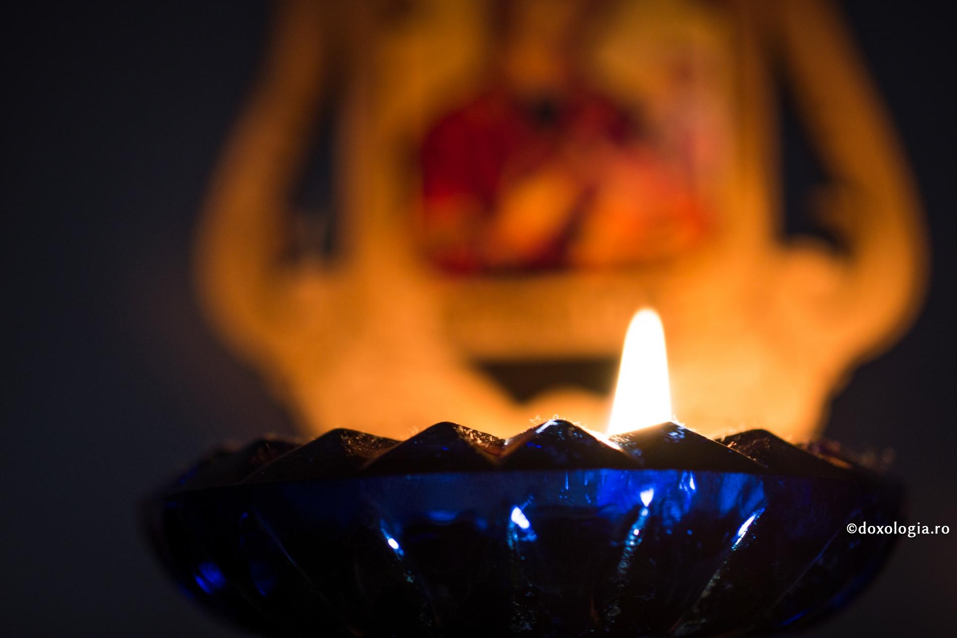 candelă aprinsă