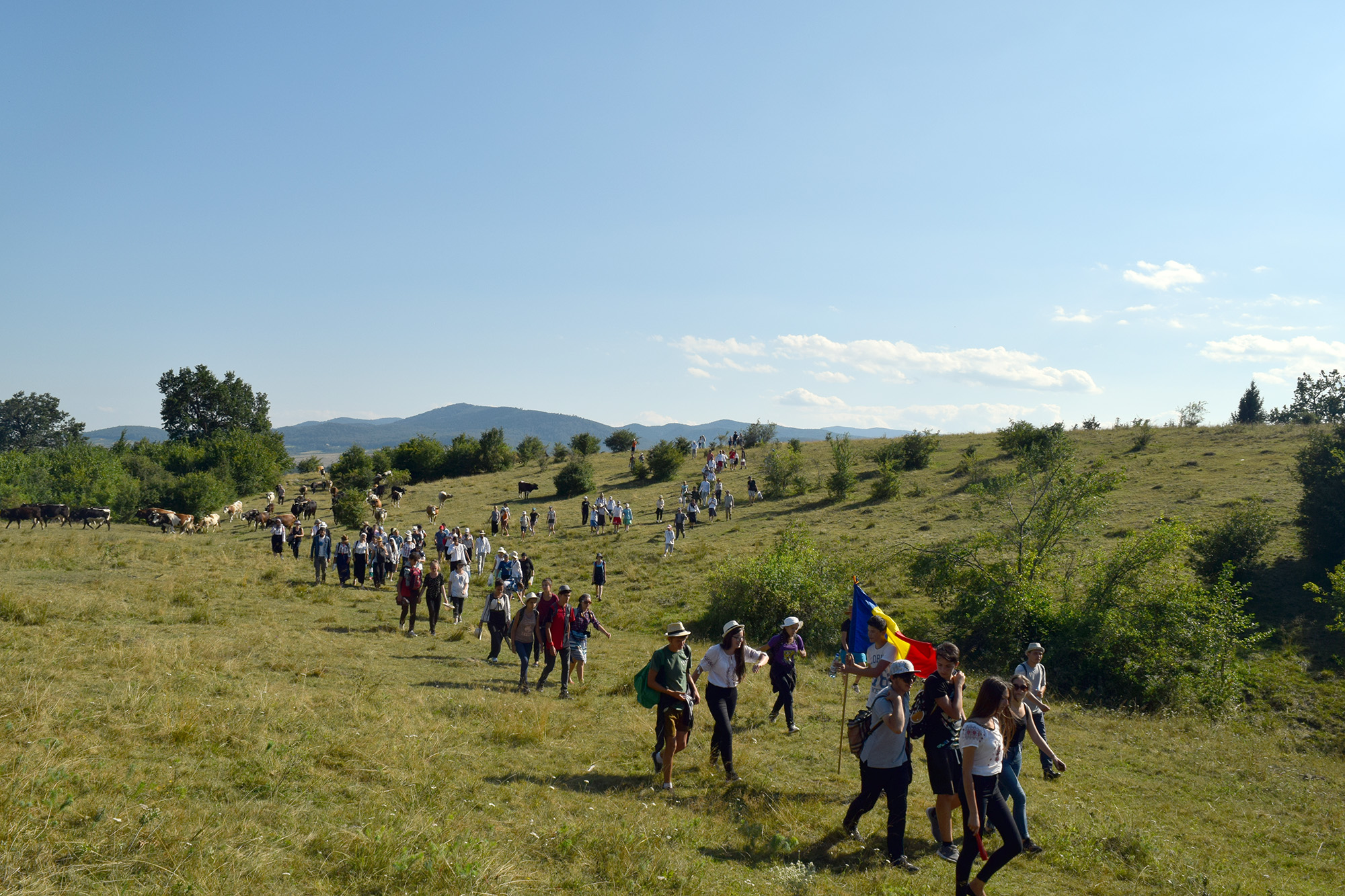 La pas pe urmele sfinţilor nemţeni: „Da, împreună am biruit 170 km!“ (GALERIE FOTO)