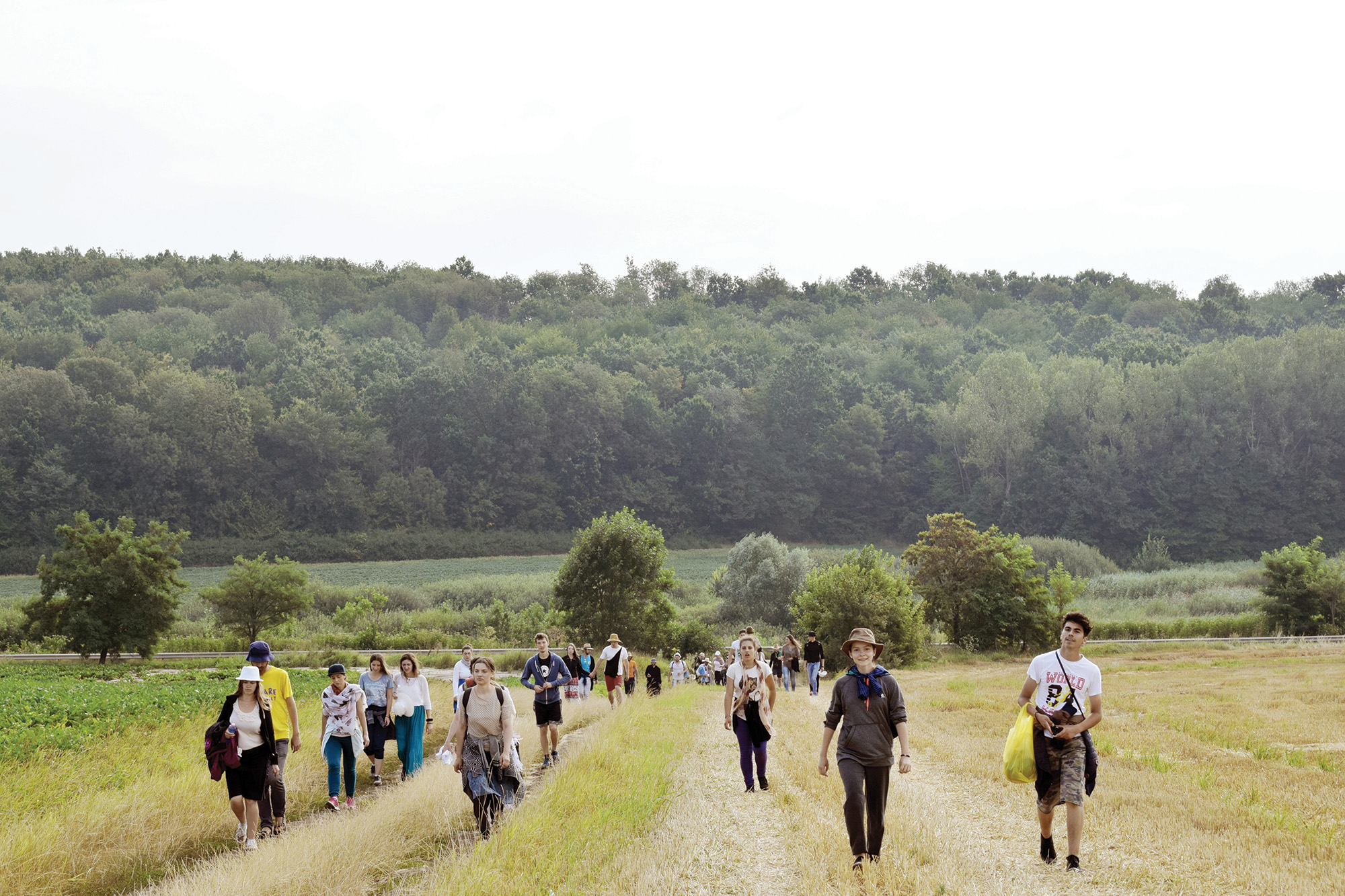 La pas pe urmele sfinţilor nemţeni: „Da, împreună am biruit 170 km!“ (GALERIE FOTO)