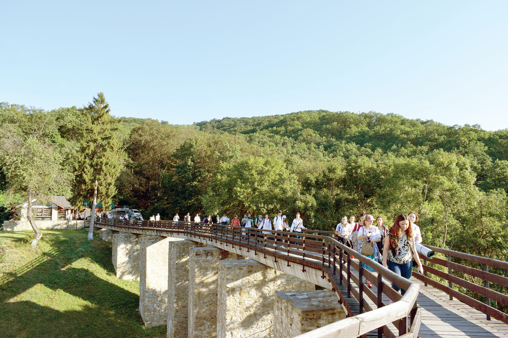 La pas pe urmele sfinţilor nemţeni: „Da, împreună am biruit 170 km!“ (GALERIE FOTO)