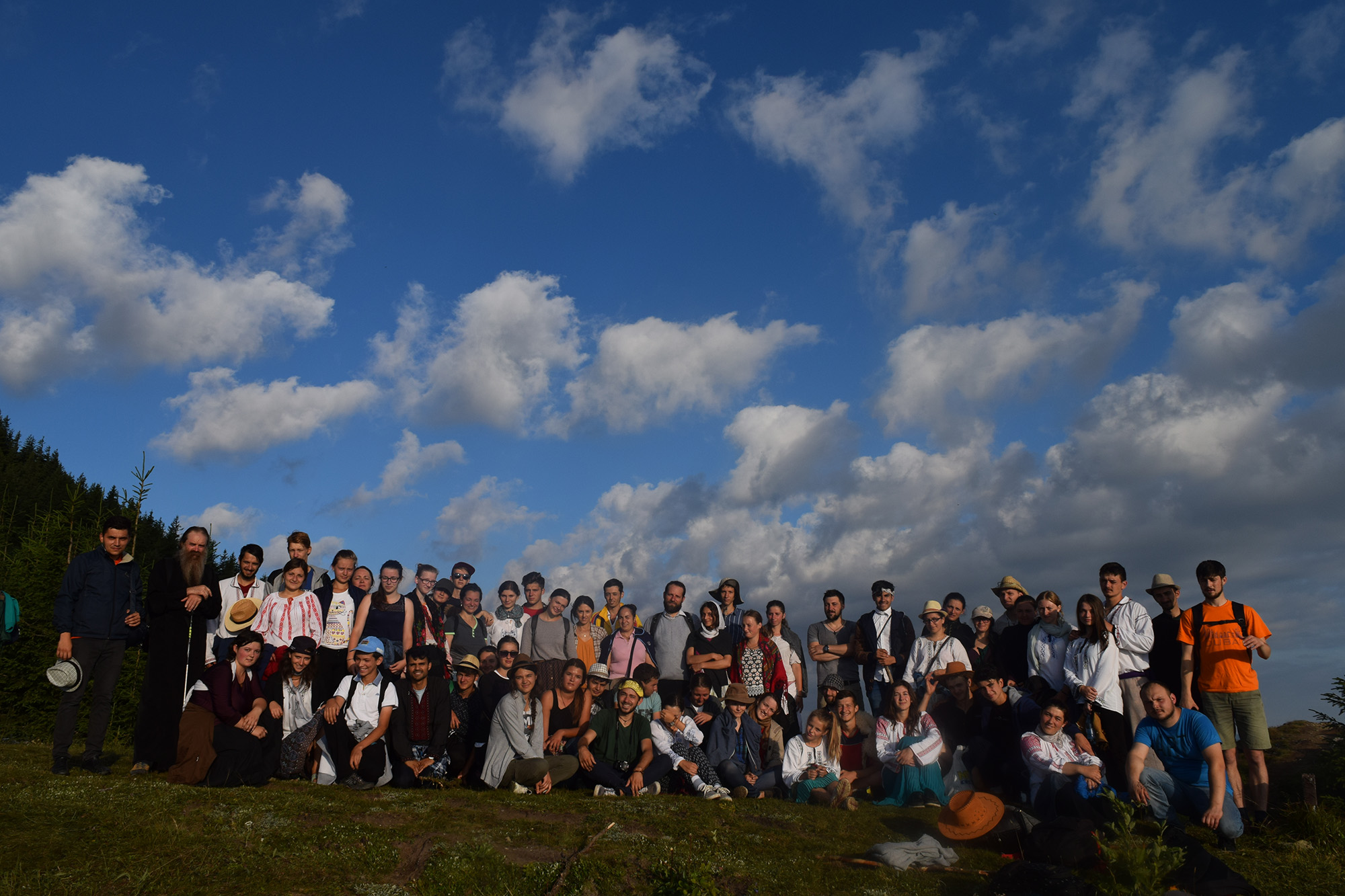 La pas pe urmele sfinţilor nemţeni: „Da, împreună am biruit 170 km!“ (GALERIE FOTO)