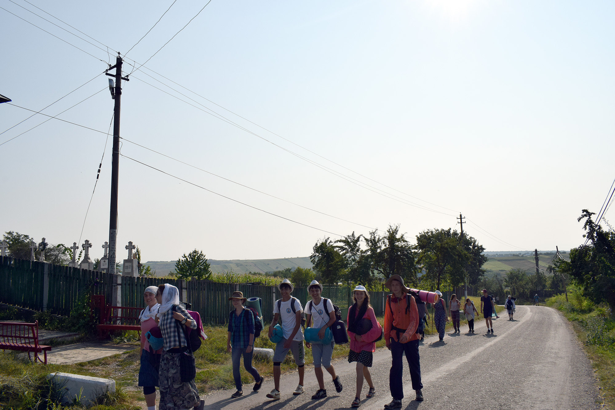 La pas pe urmele sfinţilor nemţeni: „Da, împreună am biruit 170 km!“ (GALERIE FOTO)