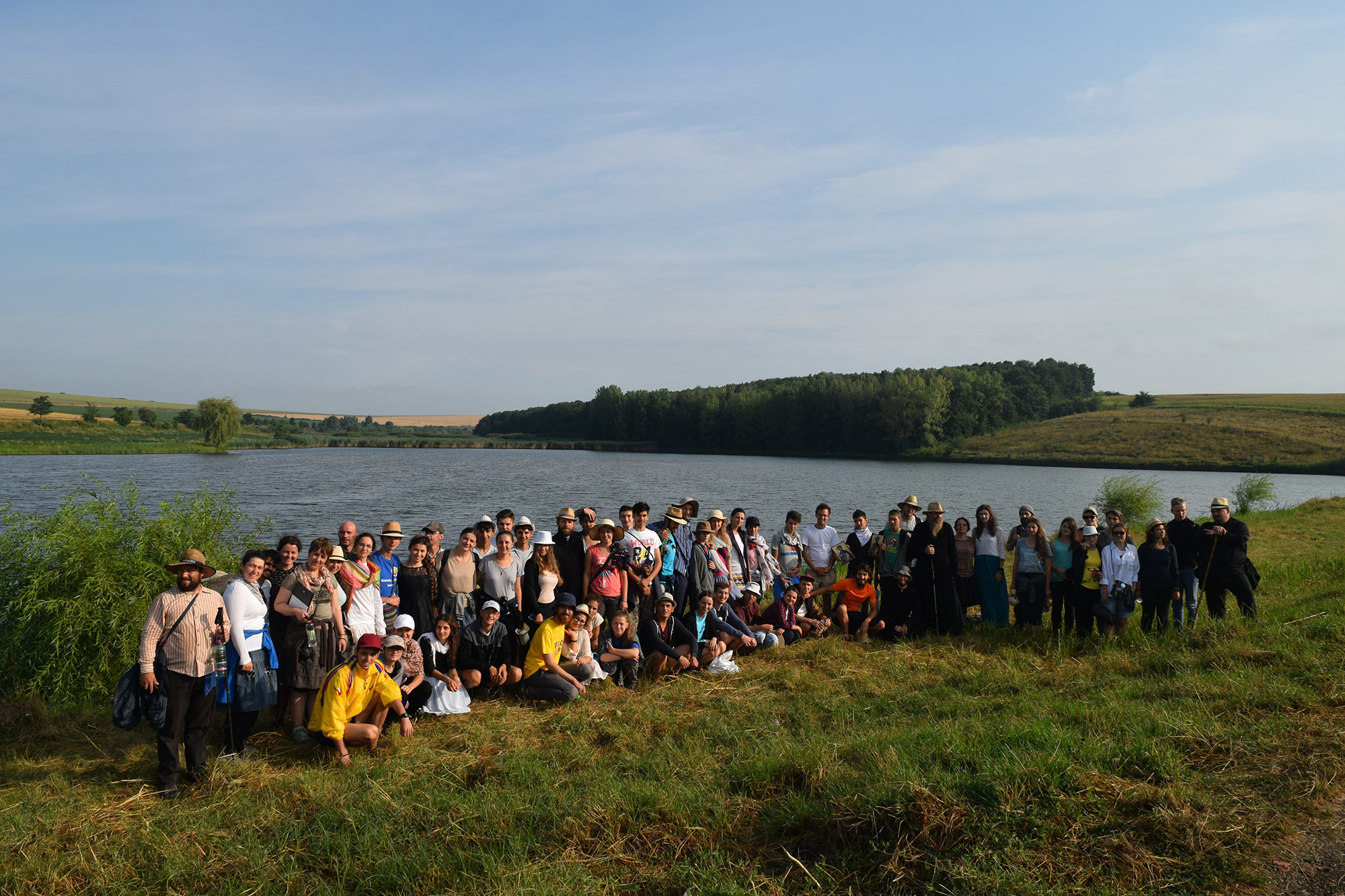 La pas pe urmele sfinţilor nemţeni: „Da, împreună am biruit 170 km!“ (GALERIE FOTO)