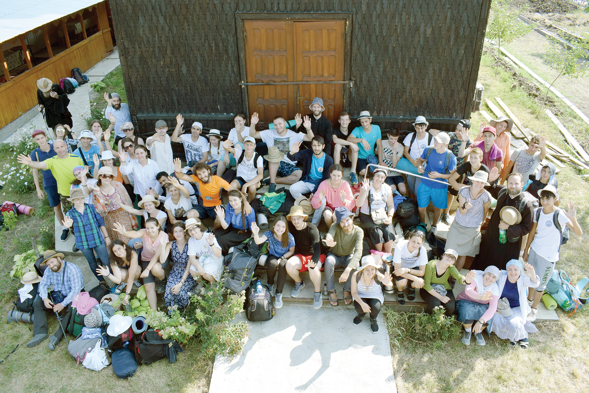 La pas pe urmele sfinţilor nemţeni: „Da, împreună am biruit 170 km!“ (GALERIE FOTO)
