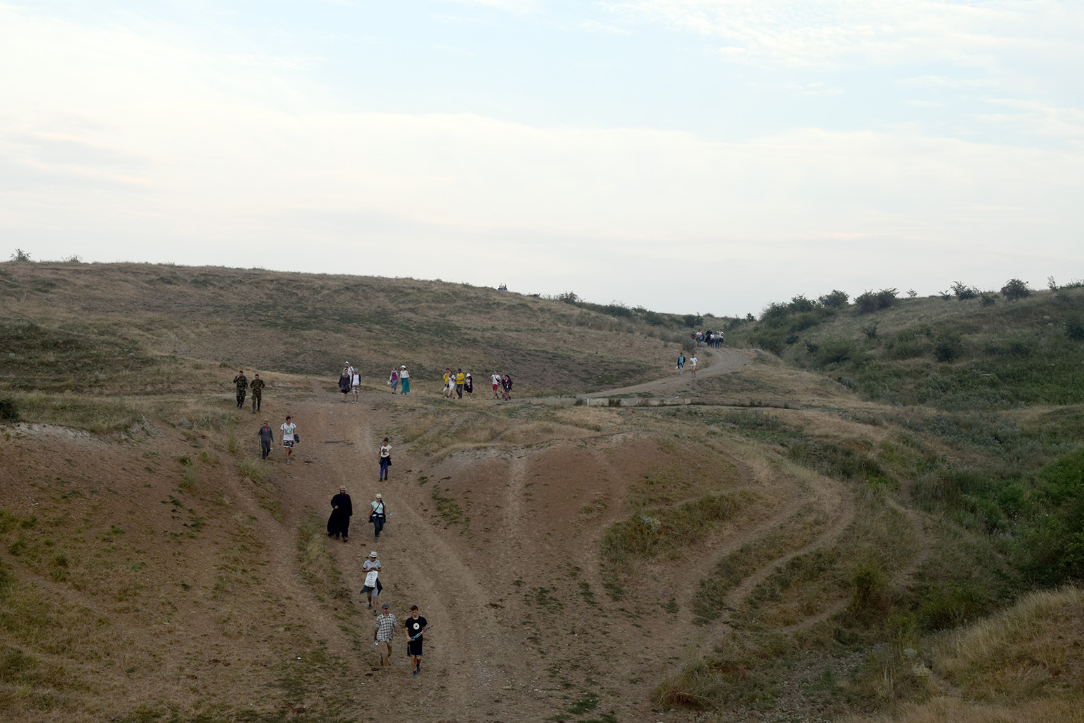 La pas pe urmele sfinţilor nemţeni: „Da, împreună am biruit 170 km!“ (GALERIE FOTO)