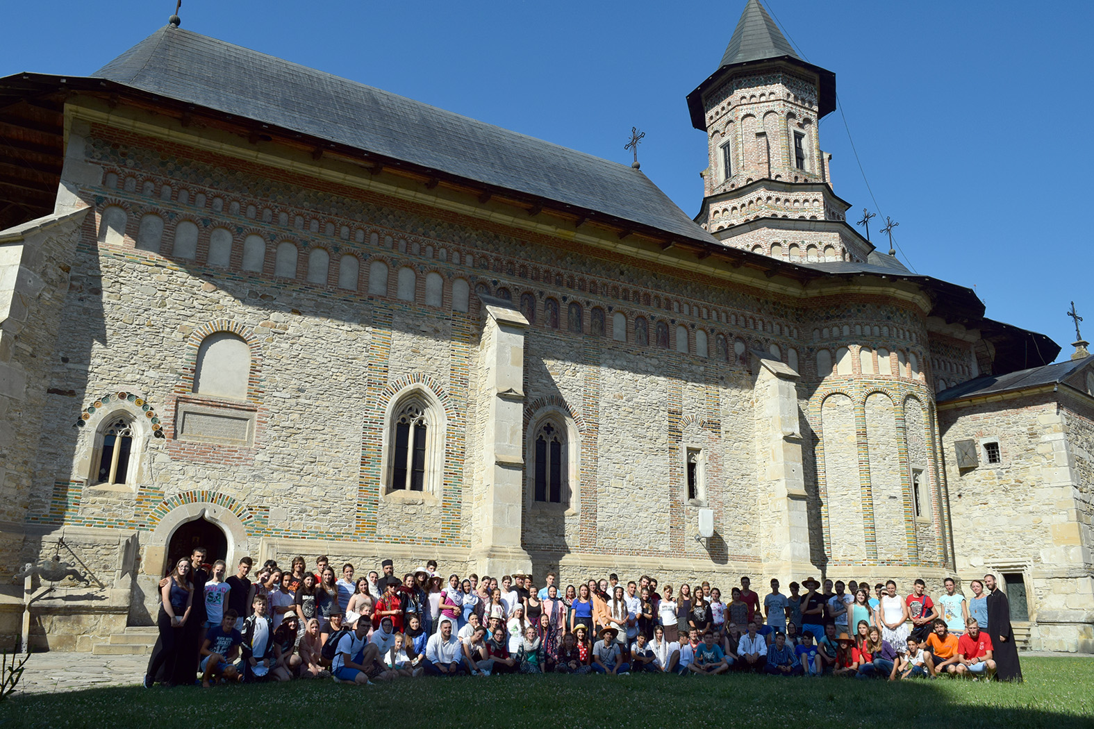 La pas pe urmele sfinţilor nemţeni: „Da, împreună am biruit 170 km!“ (GALERIE FOTO)